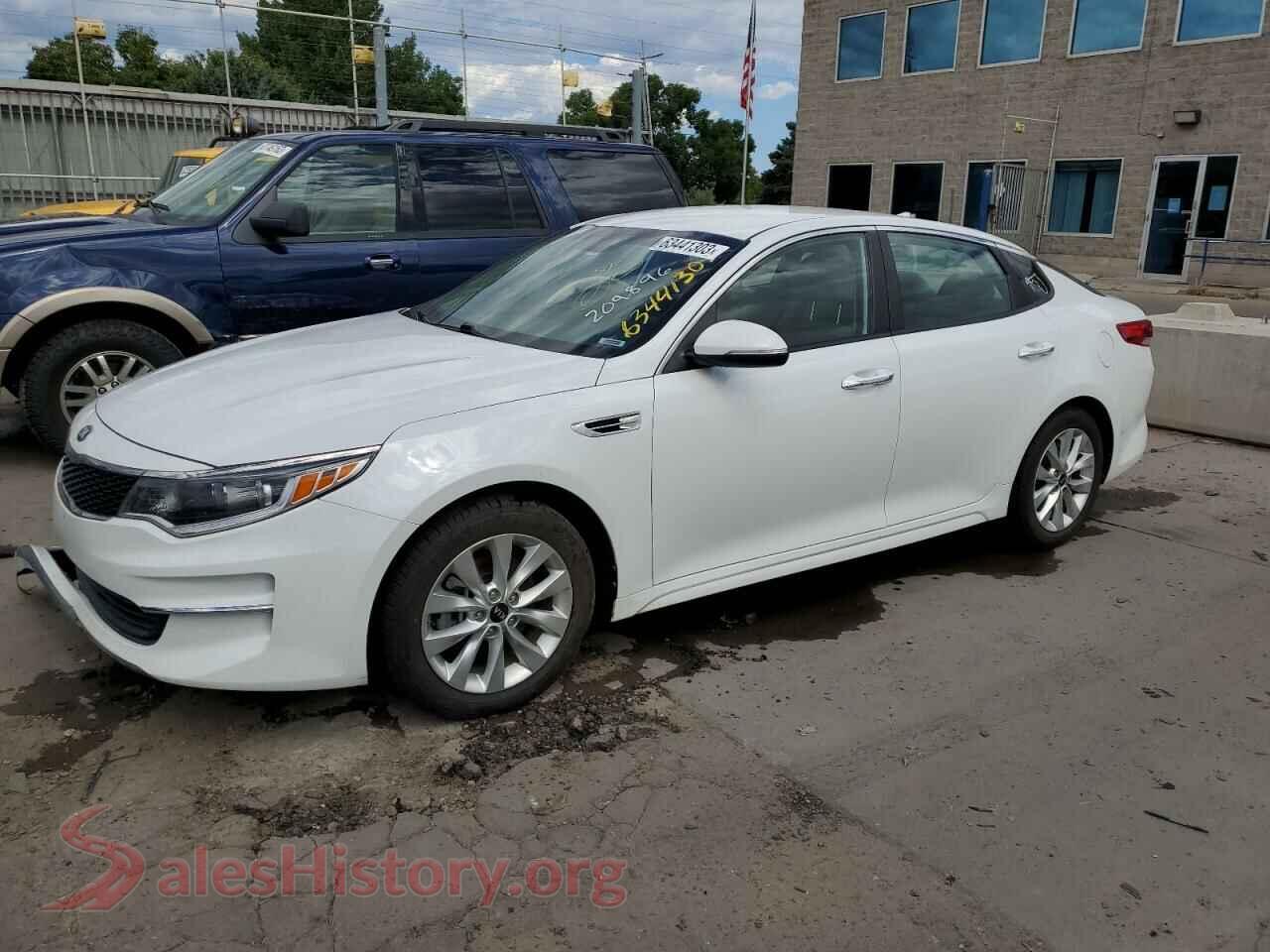 2018 KIA OPTIMA — VIN 5XXGT4L33JG259312