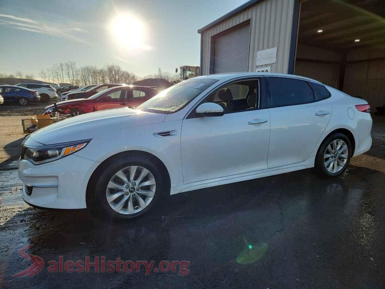 2018 KIA OPTIMA — VIN 5XXGT4L38JG269057