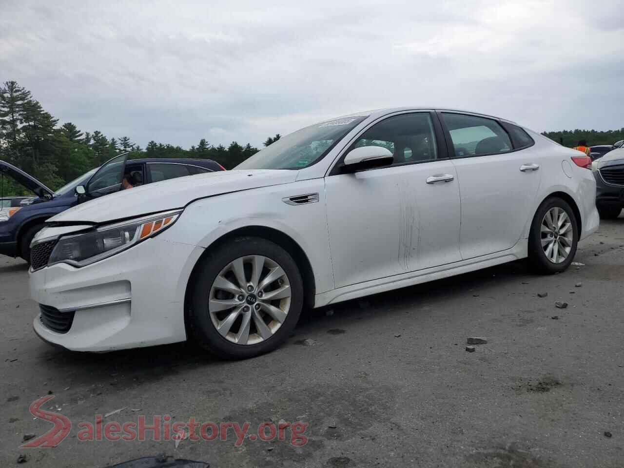 2018 KIA OPTIMA — VIN 5XXGT4L39JG263932