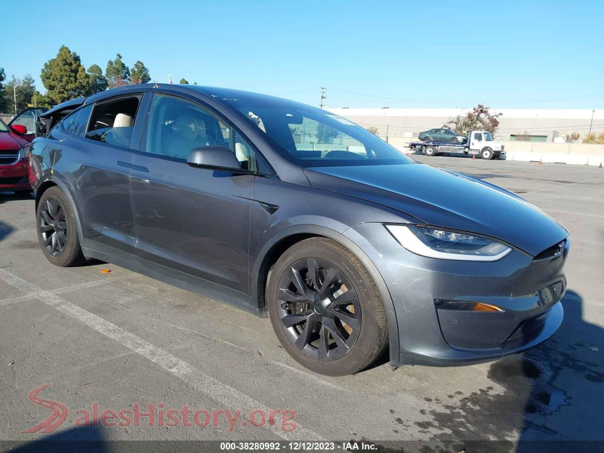 2023 TESLA MODEL X — VIN 7SAXCBE56PF377842