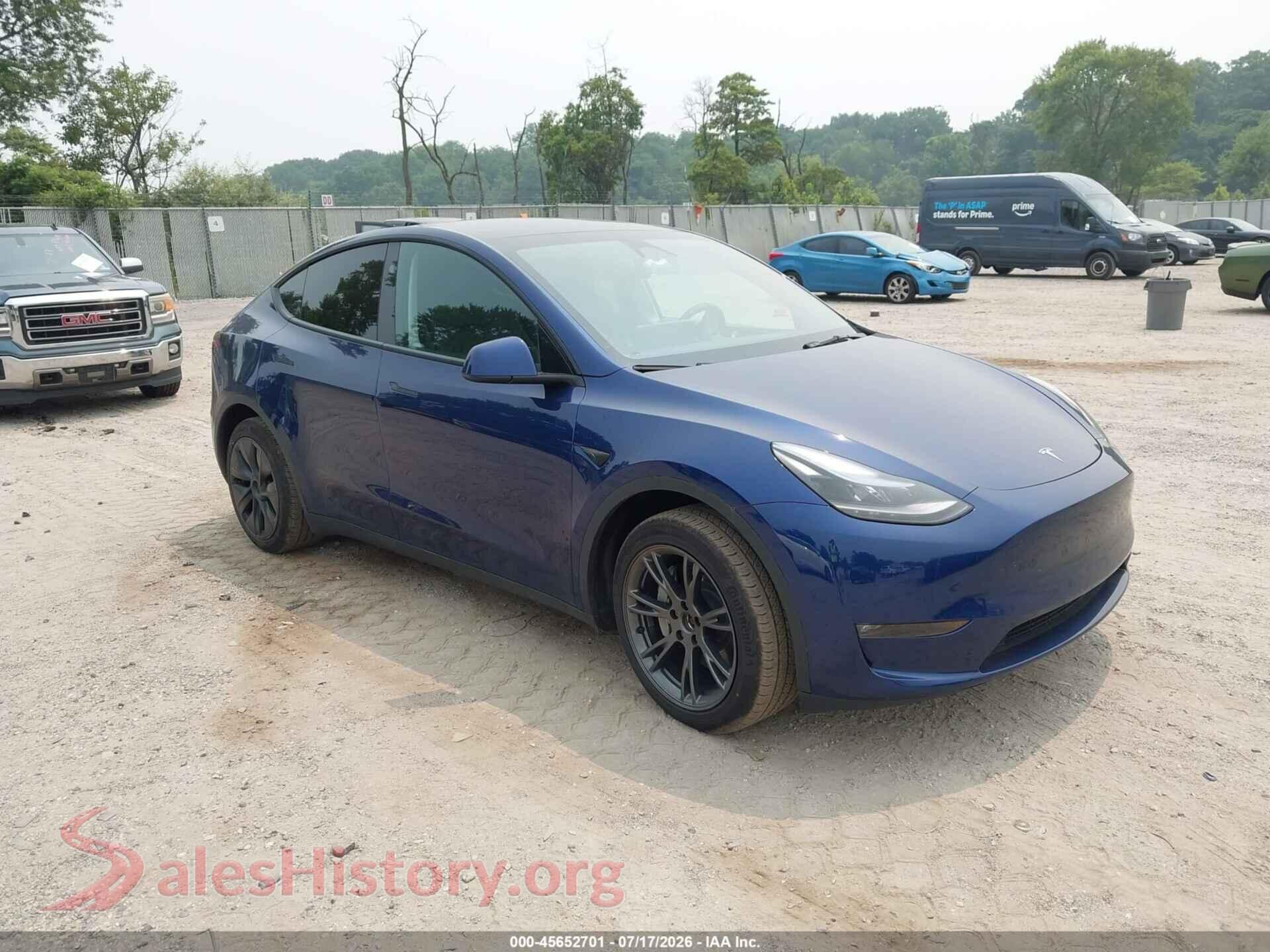 2024 TESLA MODEL Y — VIN 7SAYGAEE7RF111297