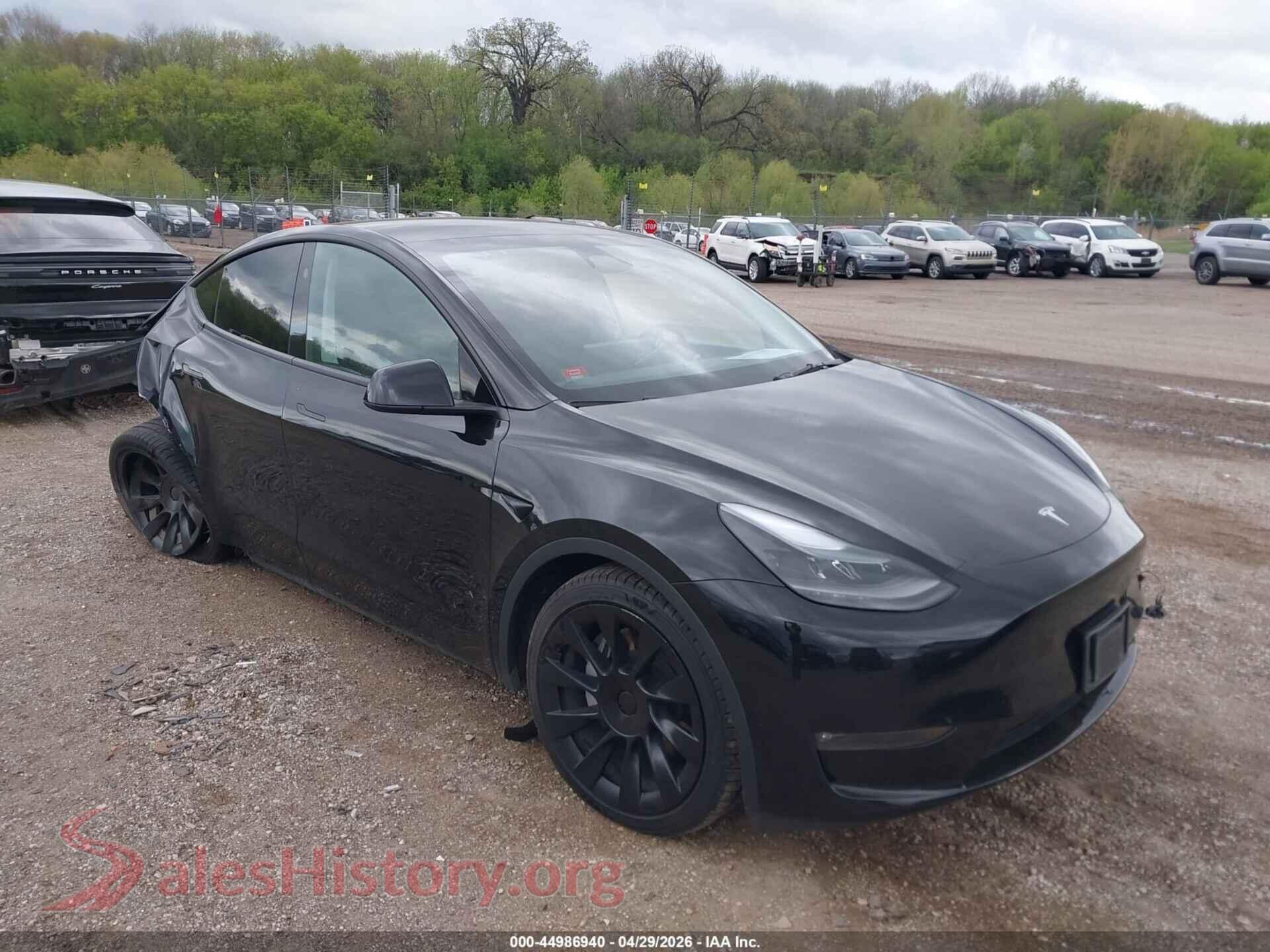 2023 TESLA MODEL Y — VIN 7SAYGAEE8PF924757