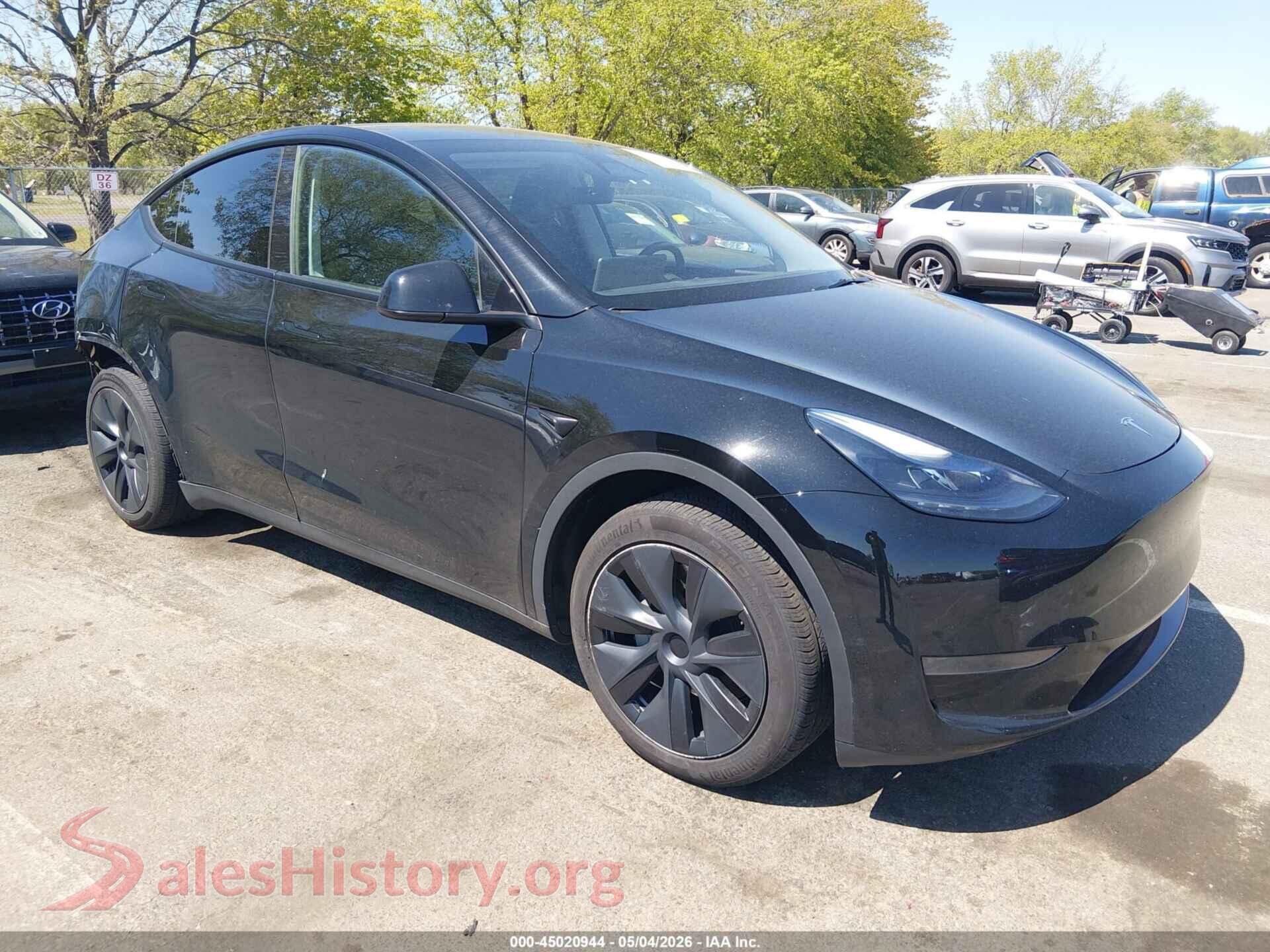 2024 TESLA MODEL Y — VIN 7SAYGDEDXRF192417
