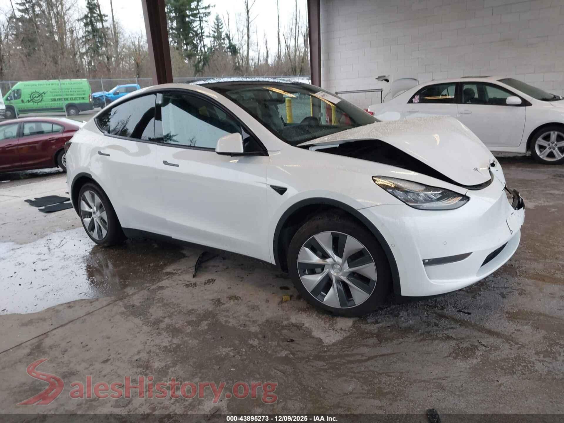 2022 TESLA MODEL Y — VIN 7SAYGDEE0NF311935