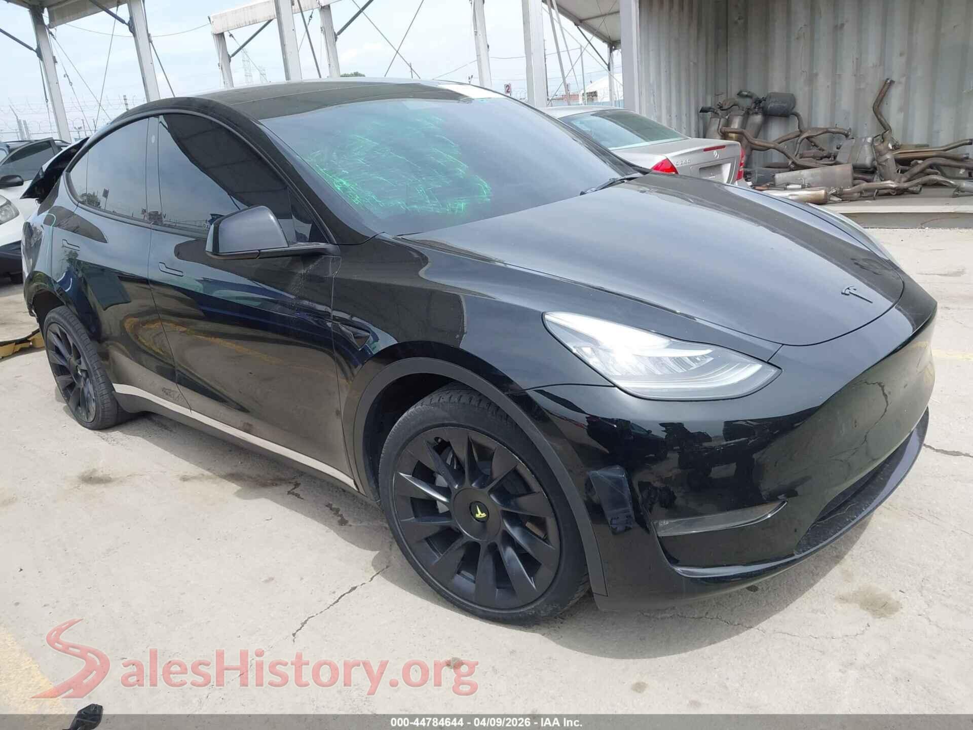 2023 TESLA MODEL Y — VIN 7SAYGDEE2PA105239