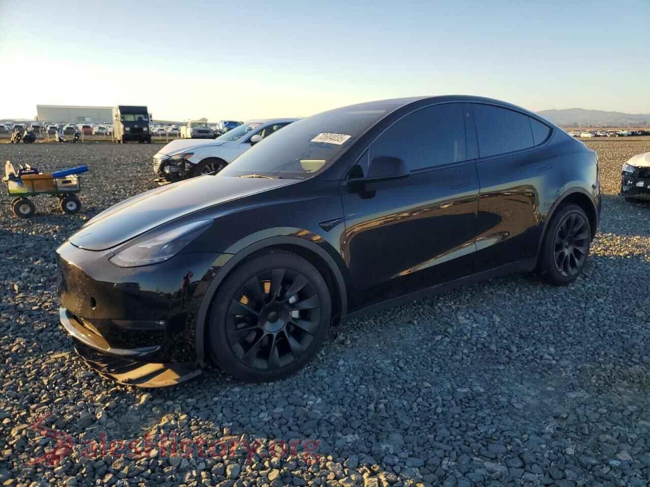 2022 TESLA MODEL Y — VIN 7SAYGDEE3NF555532