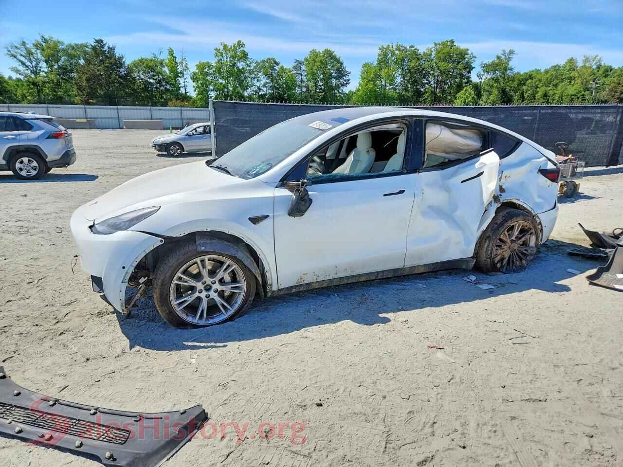 2022 TESLA MODEL Y — VIN 7SAYGDEE4NF357798