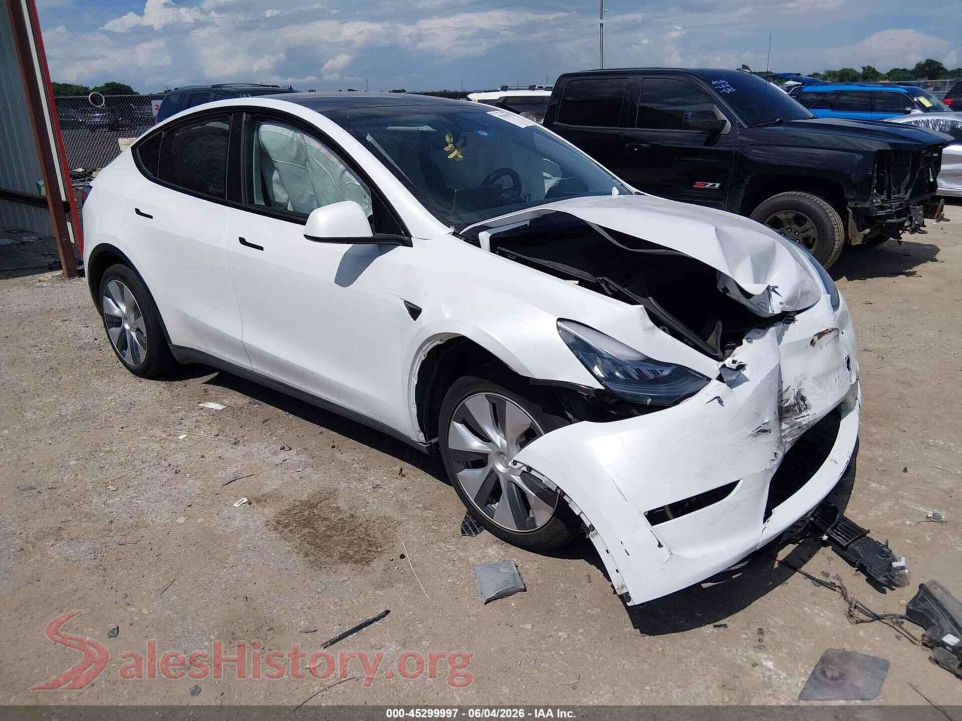 2023 TESLA MODEL Y — VIN 7SAYGDEE5PA032769
