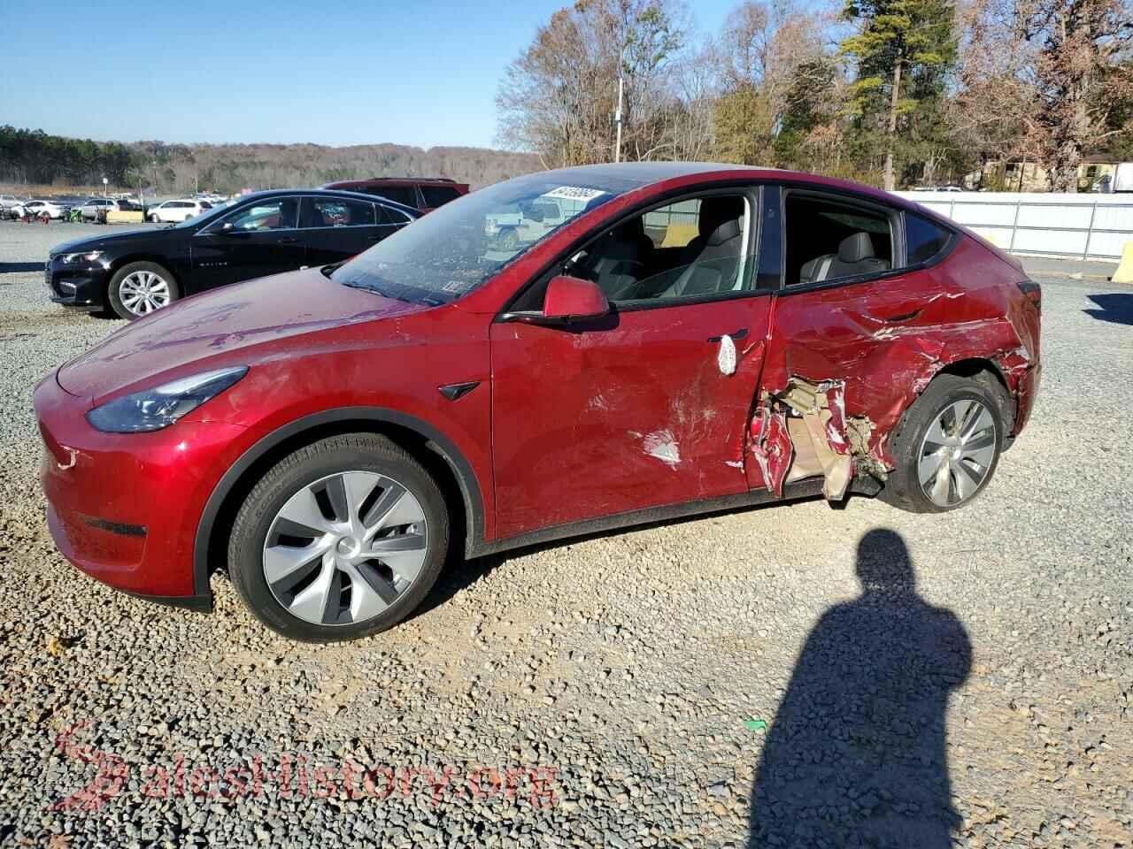 2024 TESLA MODEL Y — VIN 7SAYGDEE7RA280234