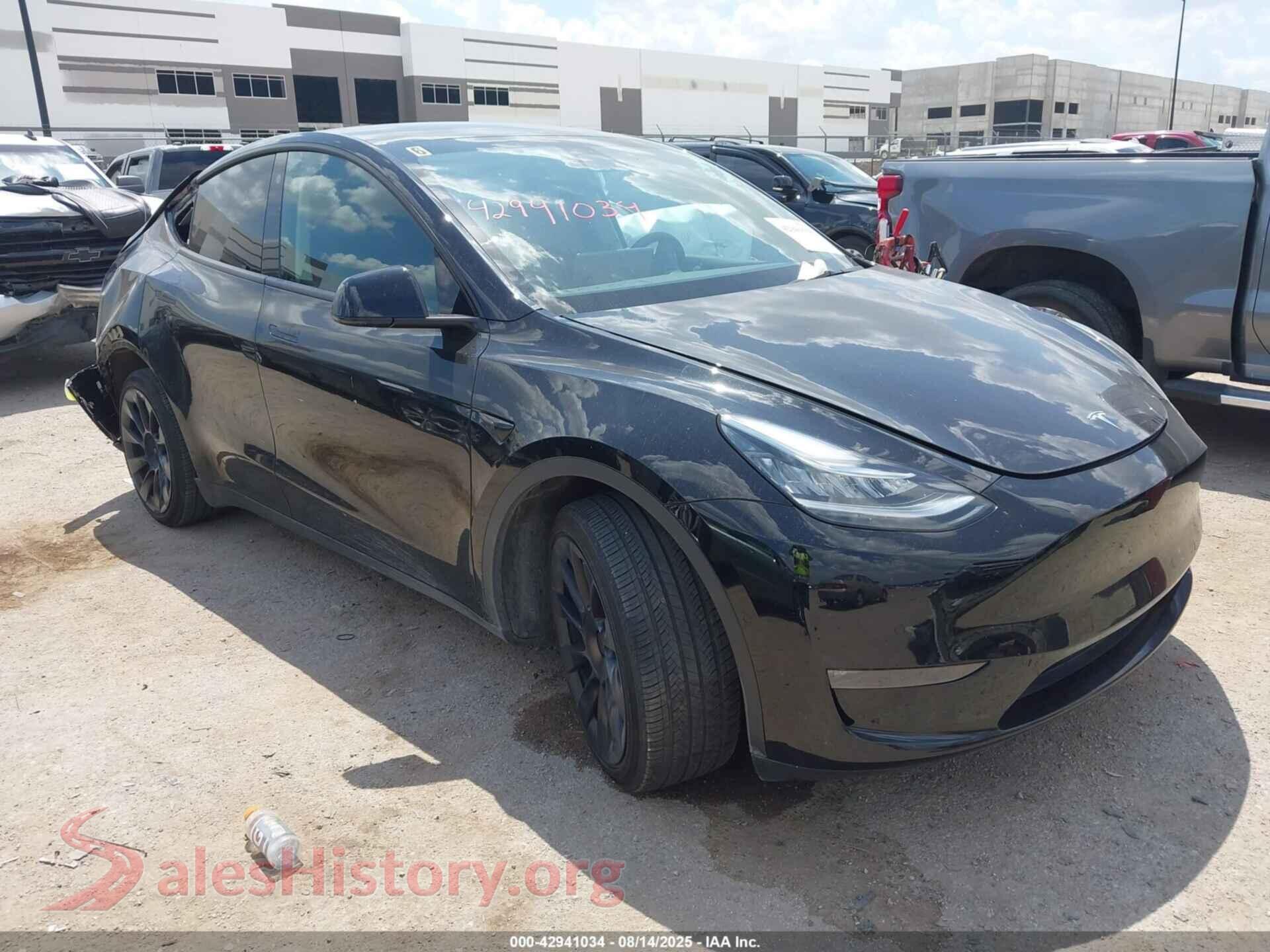2022 TESLA MODEL Y — VIN 7SAYGDEE8NA004042