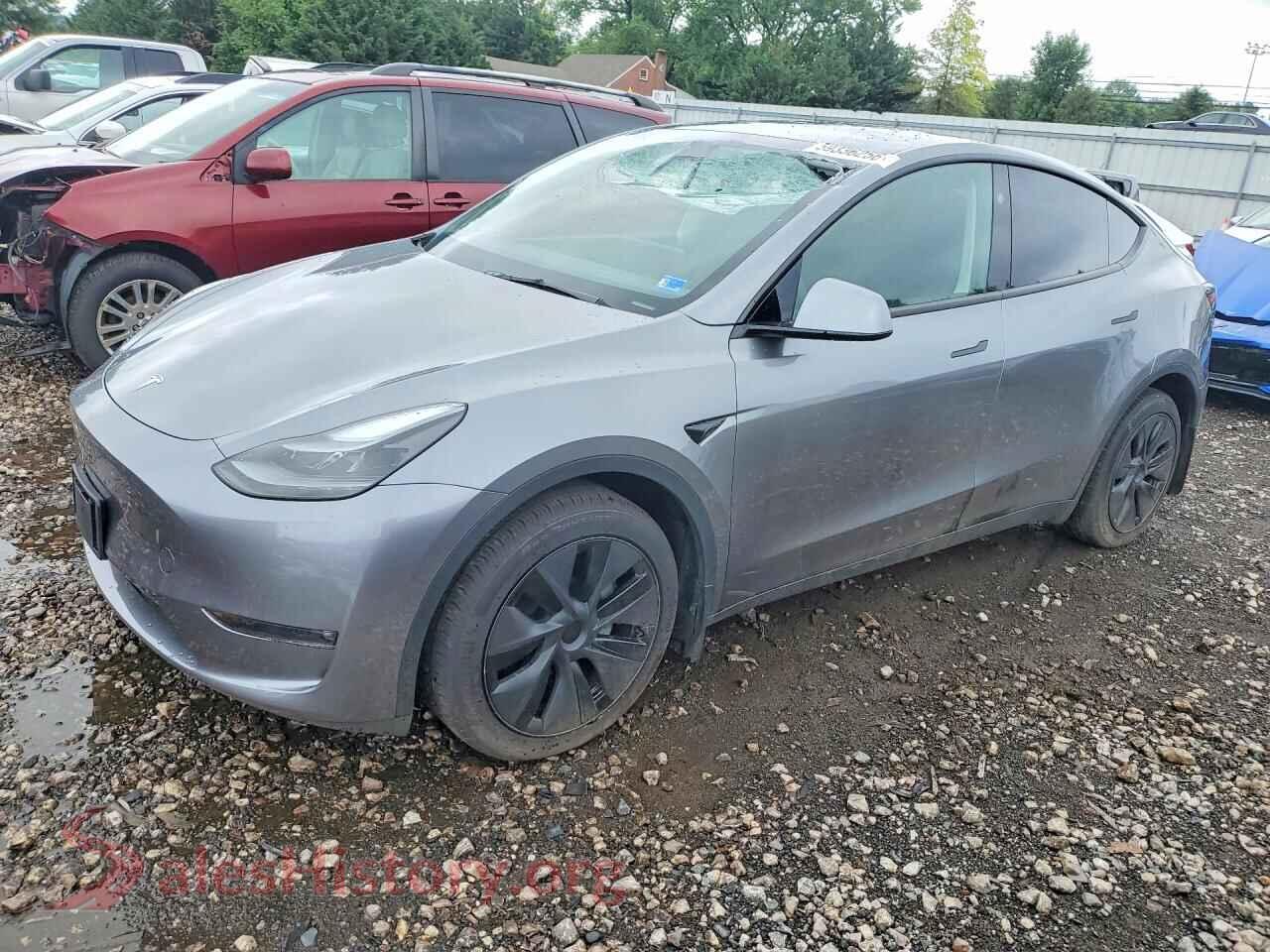 2025 TESLA MODEL Y — VIN 7SAYGDEEXSF262061