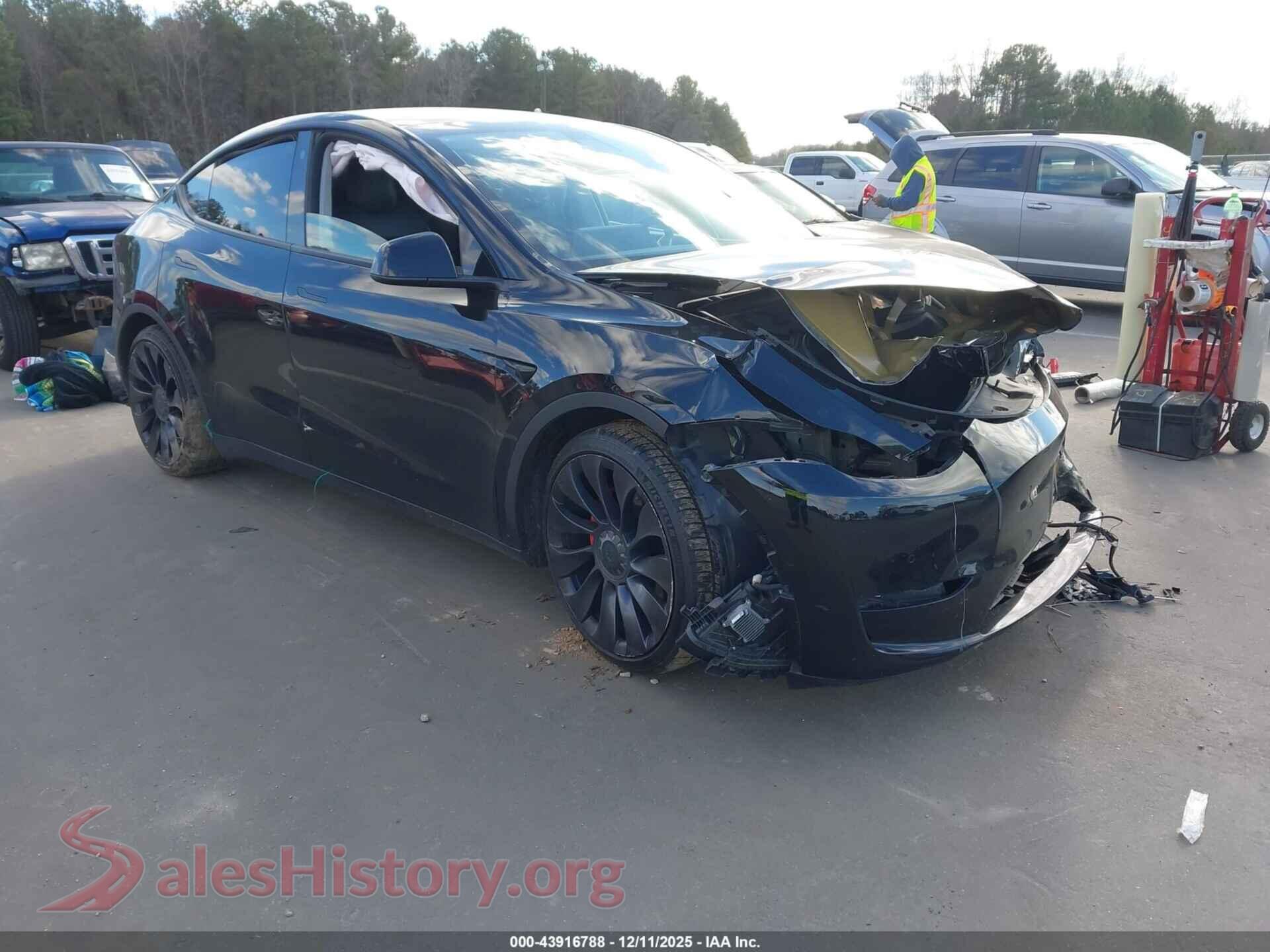 2022 TESLA MODEL Y — VIN 7SAYGDEF2NF319933
