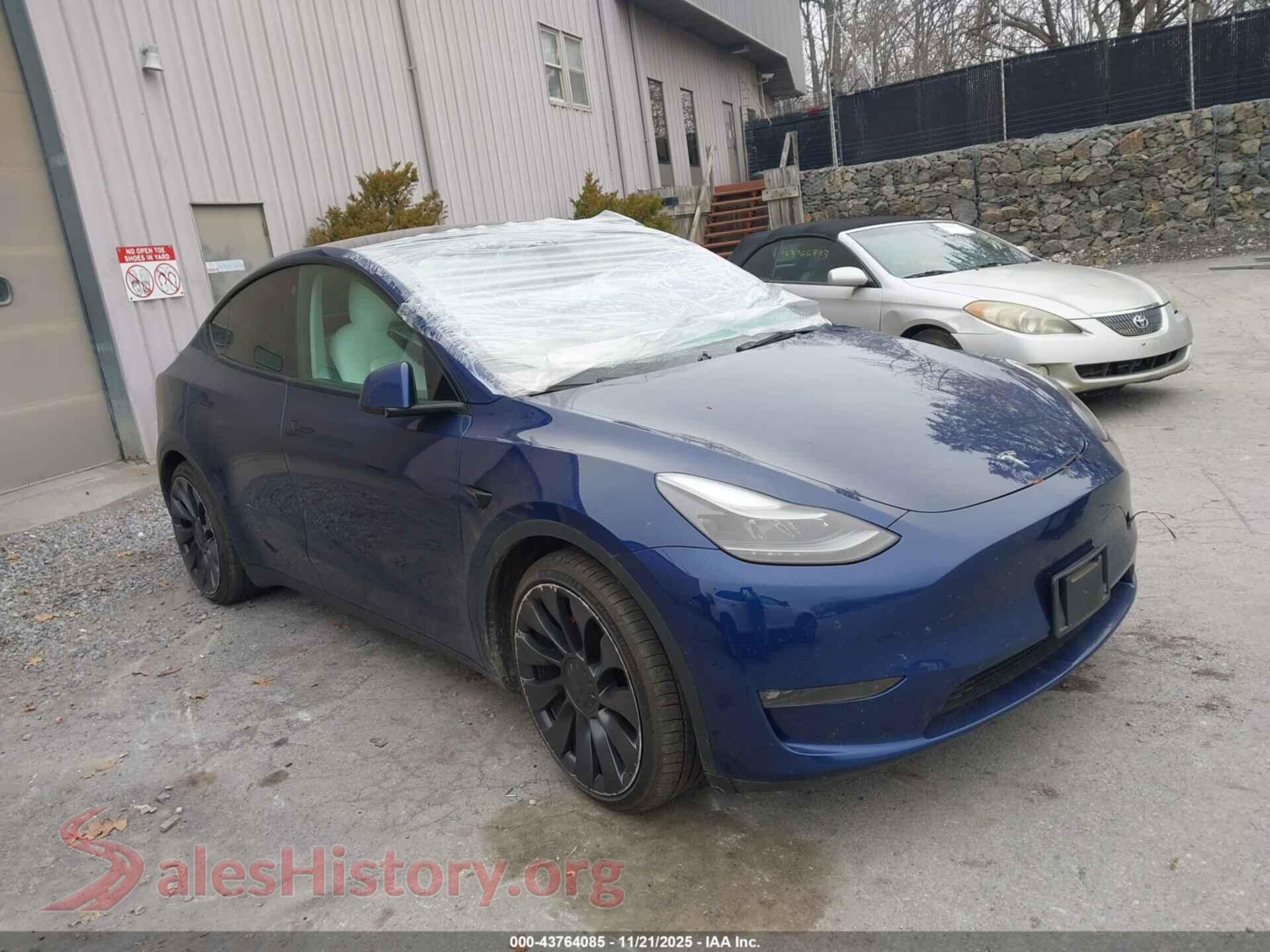 2022 TESLA MODEL Y — VIN 7SAYGDEFXNF375957