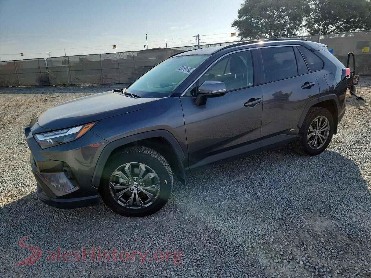 2022 TOYOTA RAV4 — VIN JTMB6RFV8ND069906