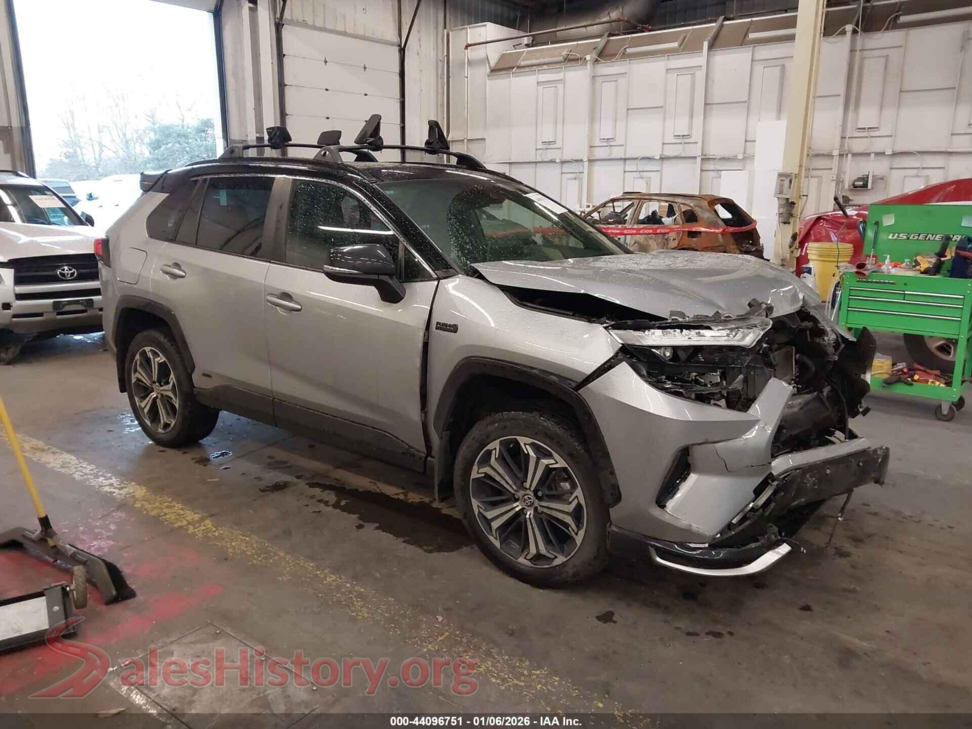 2022 TOYOTA RAV4 PRIME — VIN JTMEB3FV0ND077262