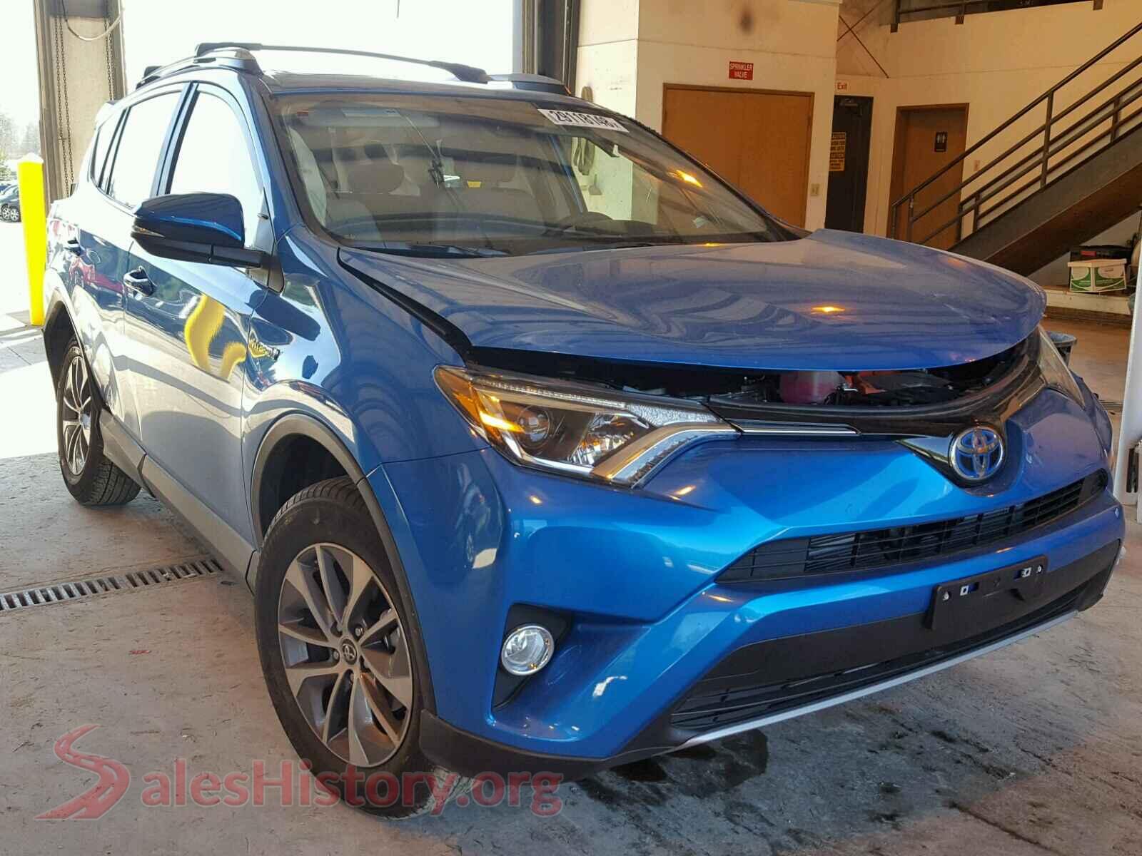 2017 TOYOTA RAV4 — VIN JTMRJREV2HD087708