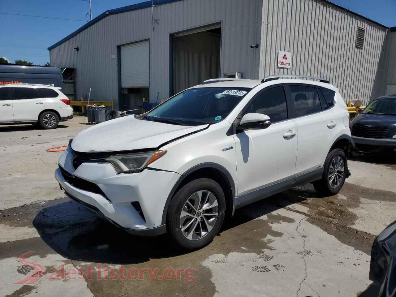 2018 TOYOTA RAV4 — VIN JTMRJREV3JD227318