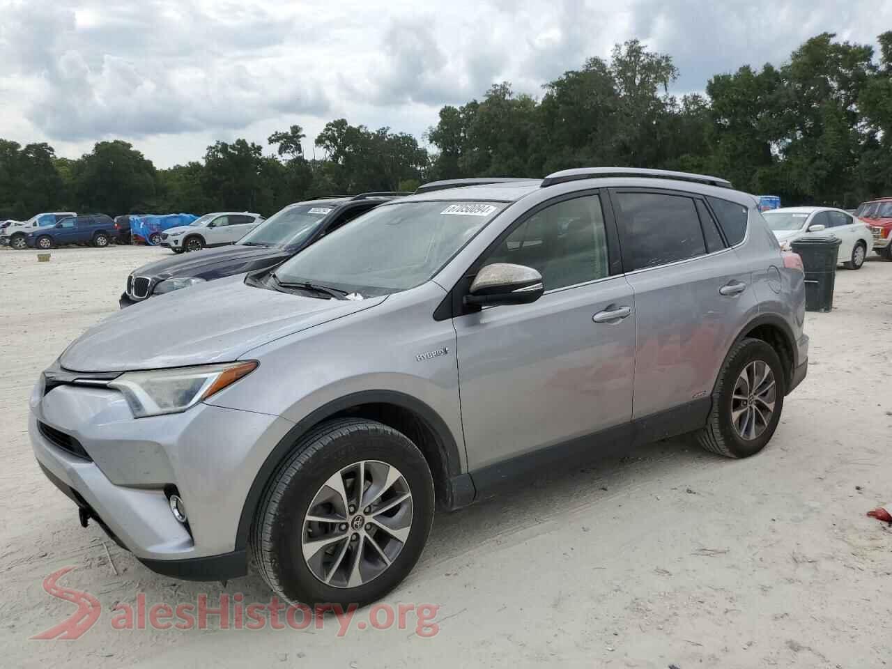 2017 TOYOTA RAV4 — VIN JTMRJREV6HD129104