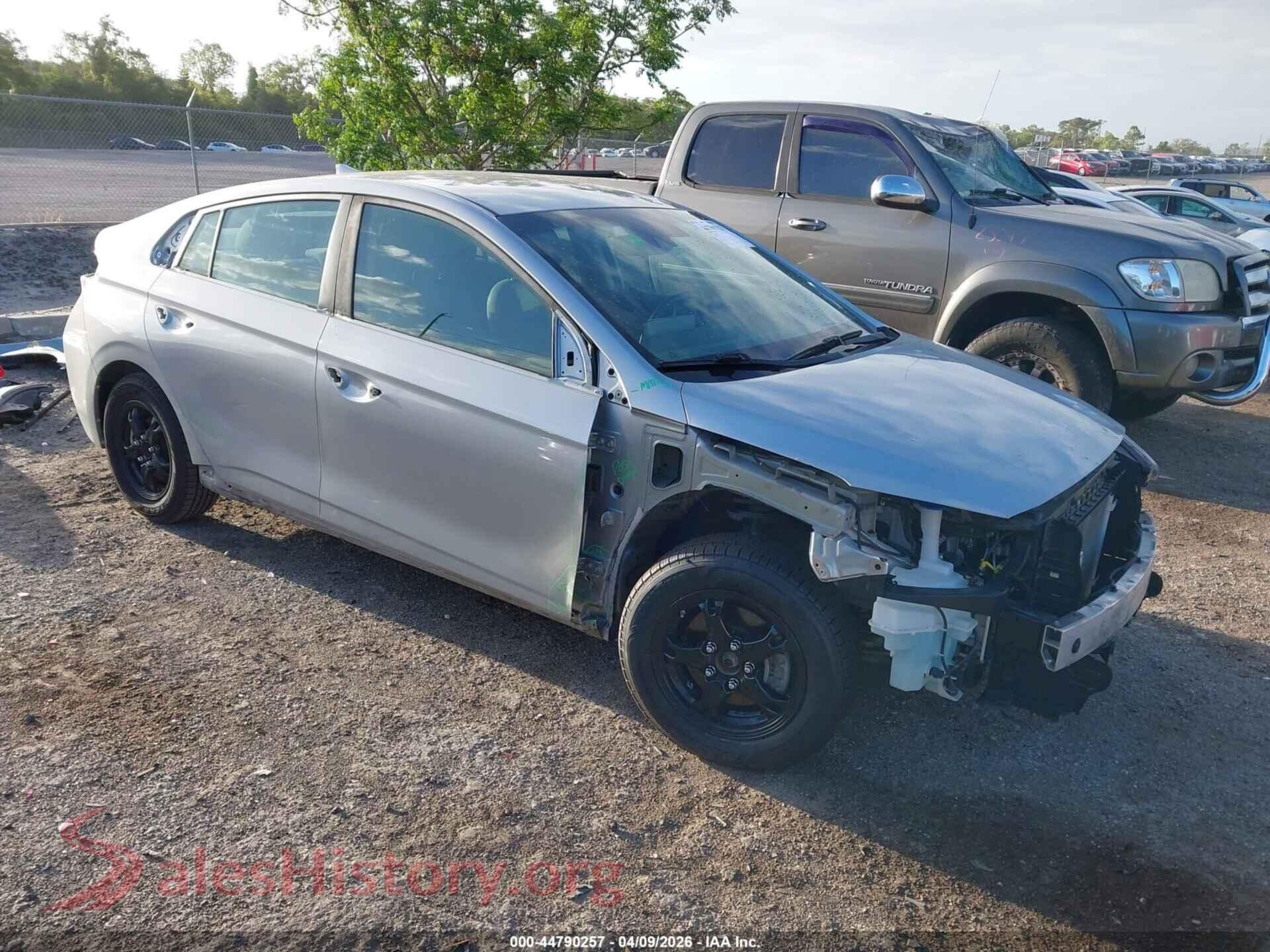2020 HYUNDAI IONIQ HYBRID — VIN KMHC65LC5LU231242
