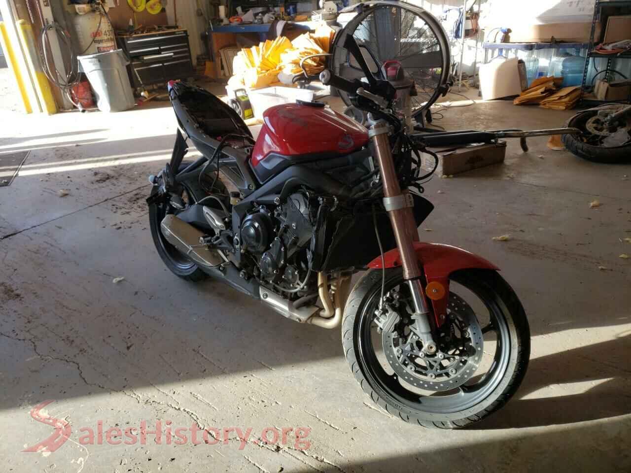 2015 TRIUMPH MOTORCYCLE STREET — VIN SMTL02NE1FT670002