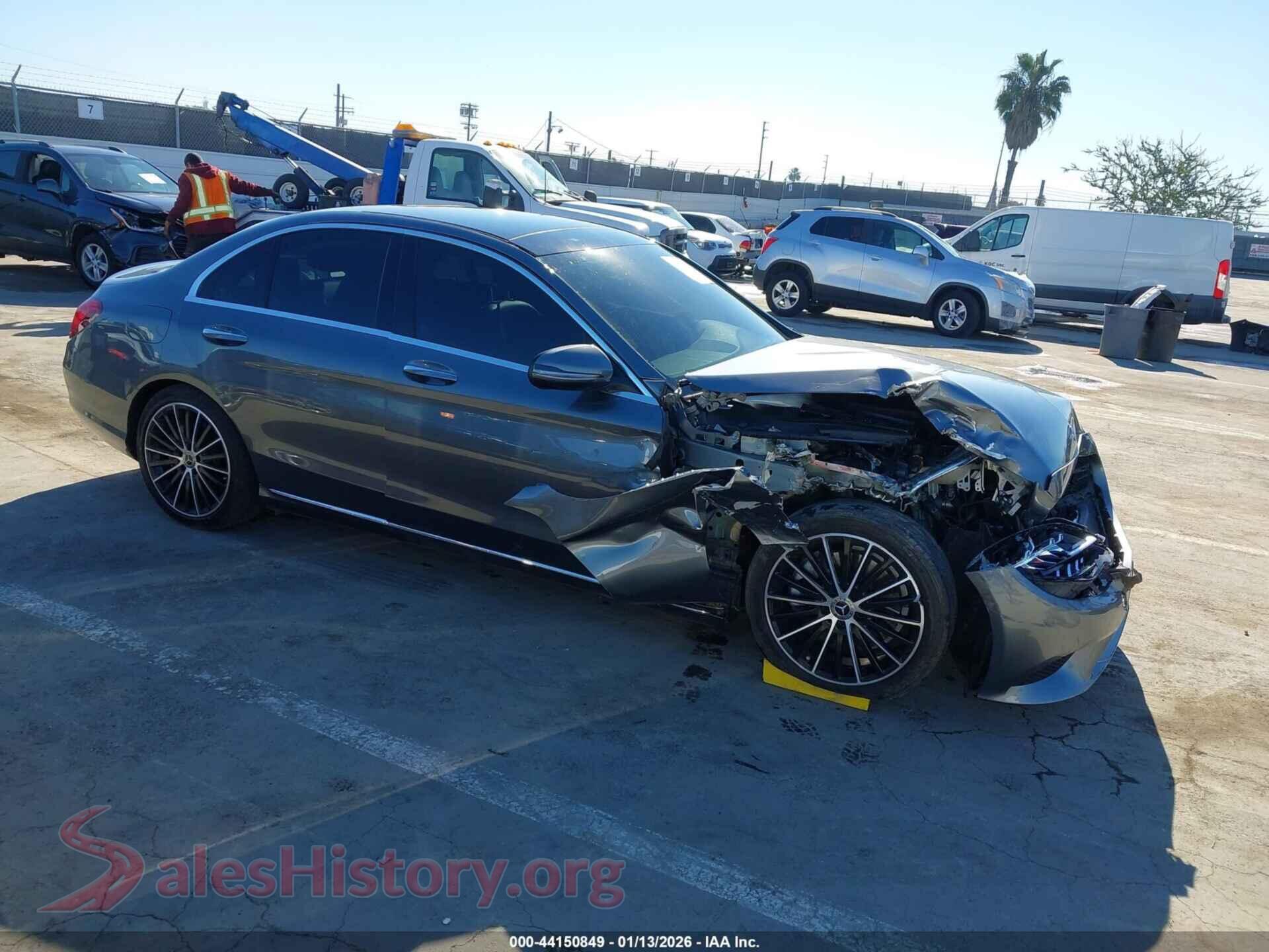 2020 MERCEDES-BENZ C 300 — VIN W1KWF8DB7LR589976