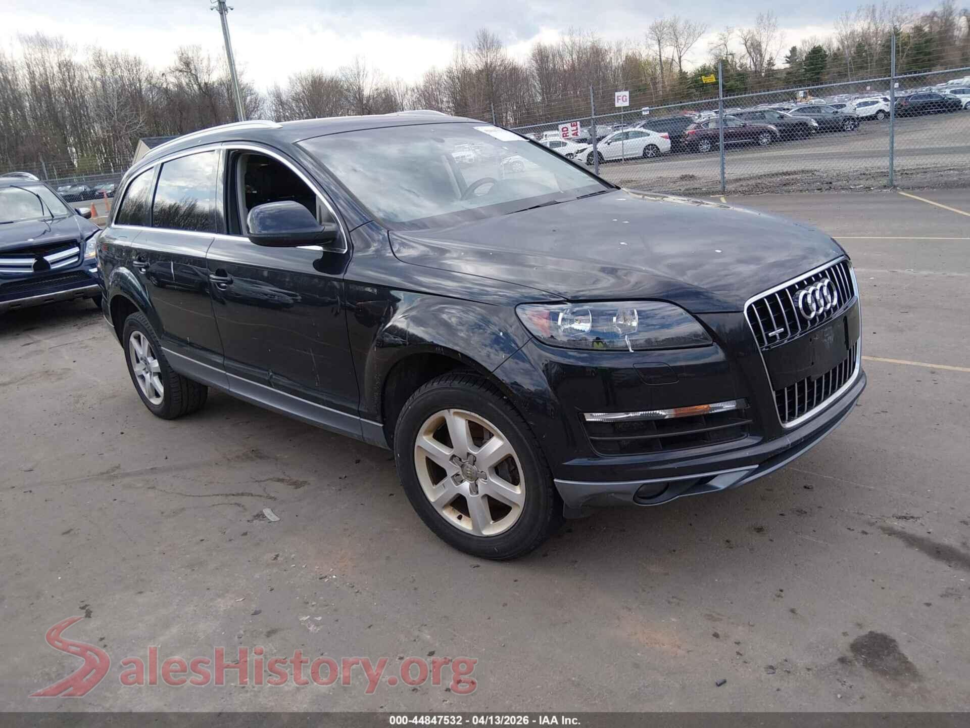 2013 AUDI Q7 — VIN WA1CGAFE2DD012628