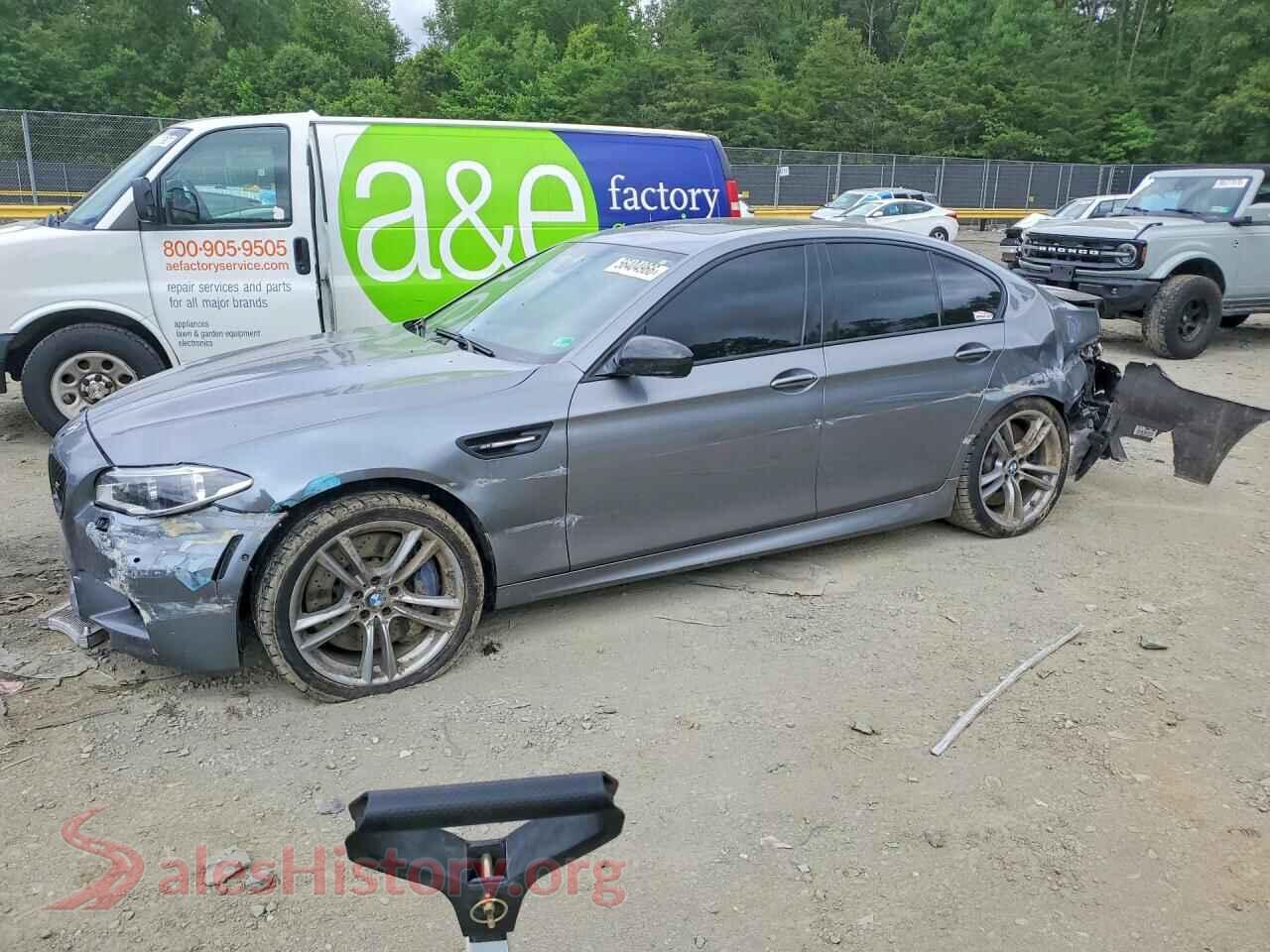 2014 BMW M5 — VIN WBSFV9C52ED593215