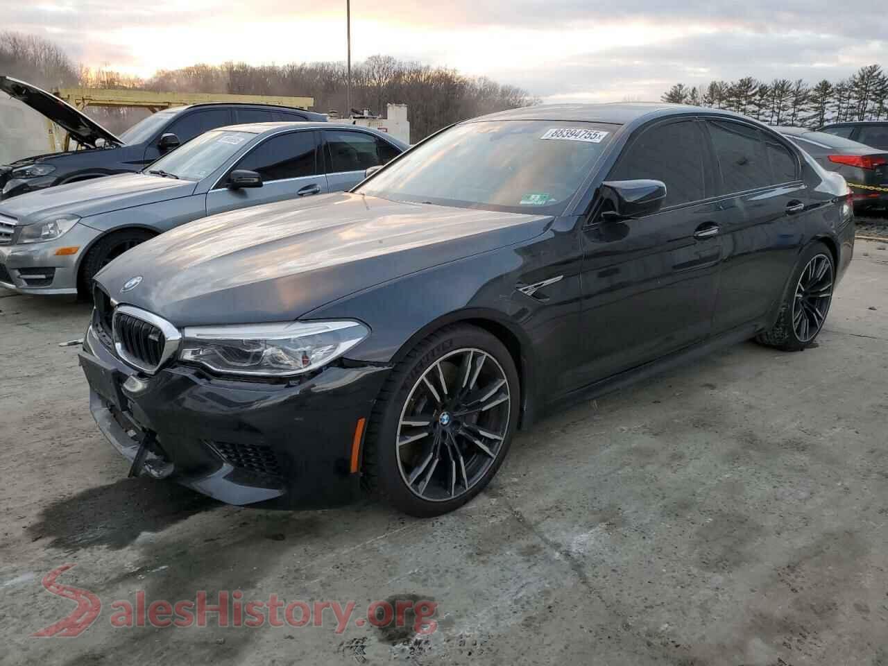 2018 BMW M5 — VIN WBSJF0C52JB283848