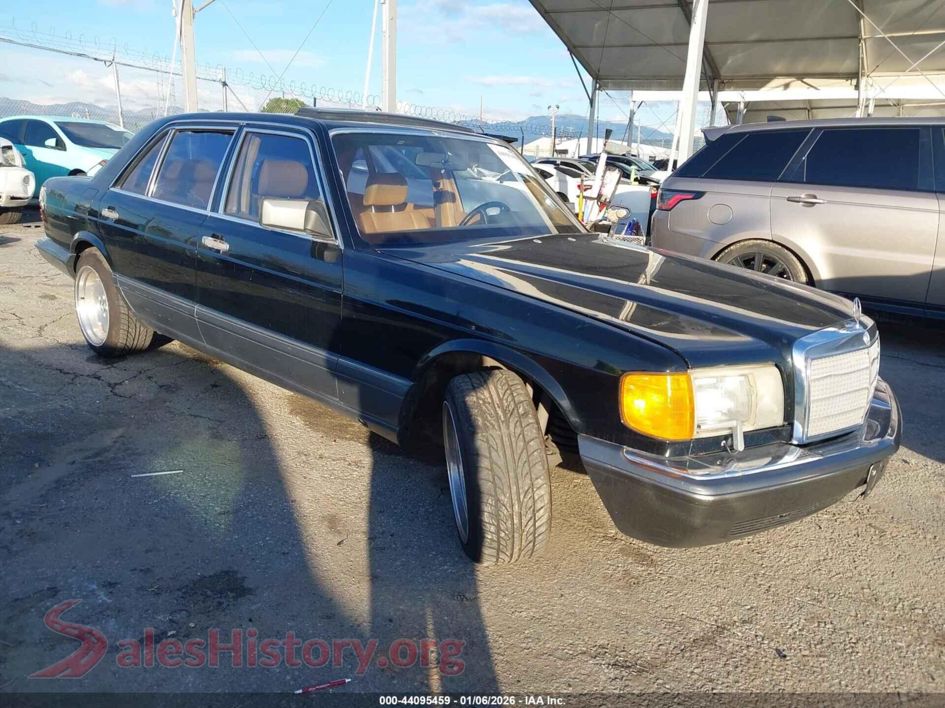 1990 MERCEDES-BENZ 560 — VIN WDBCA39E9LA501797