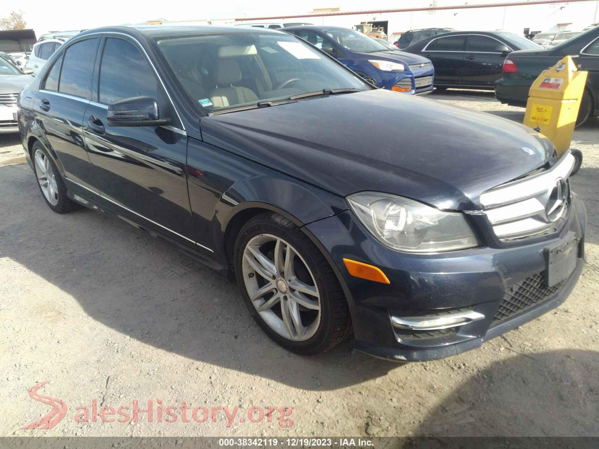 2013 MERCEDES-BENZ C 250 — VIN WDDGF4HB0DA863980