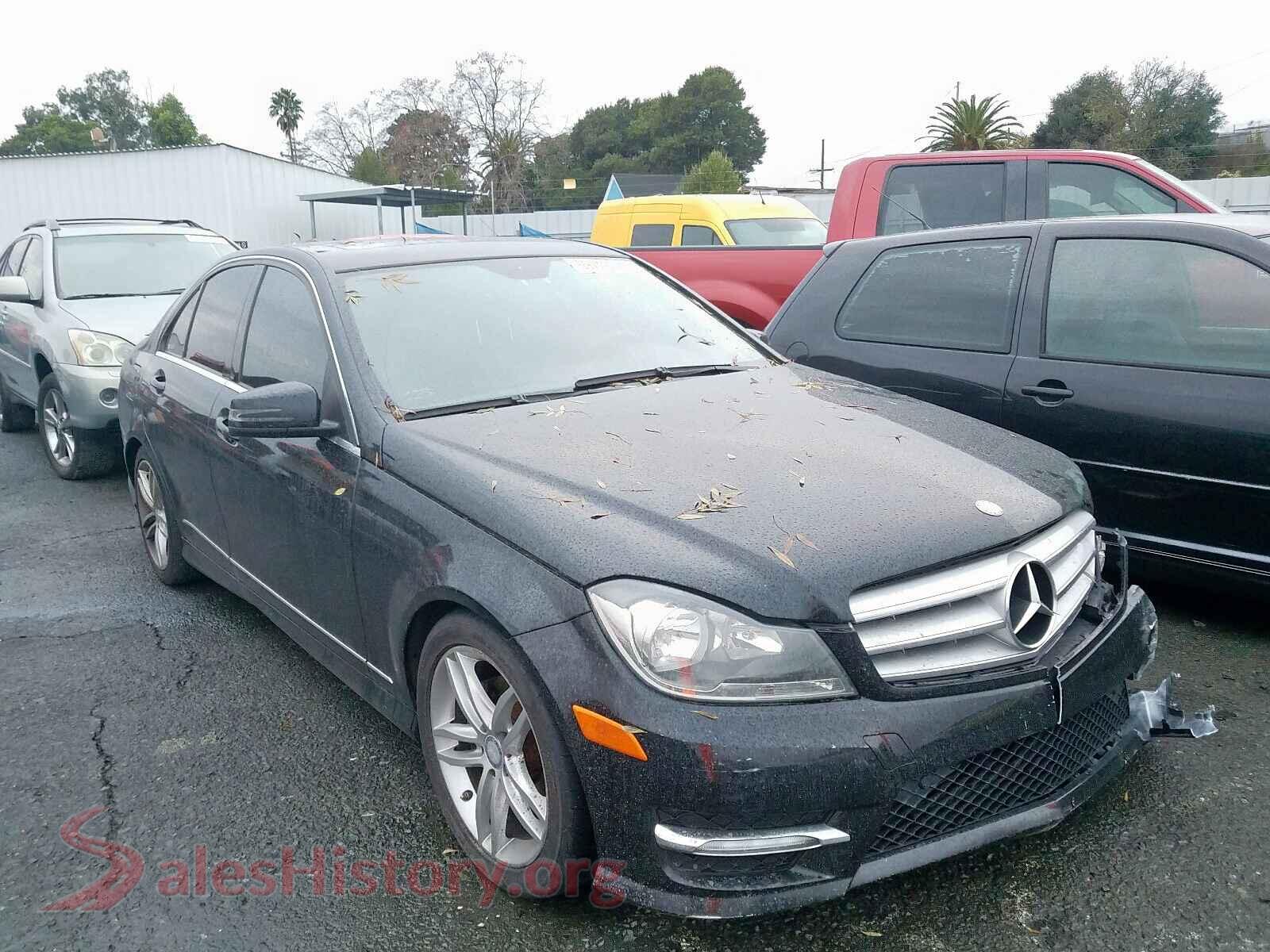 2013 MERCEDES-BENZ C 250 — VIN WDDGF4HB0DR268533