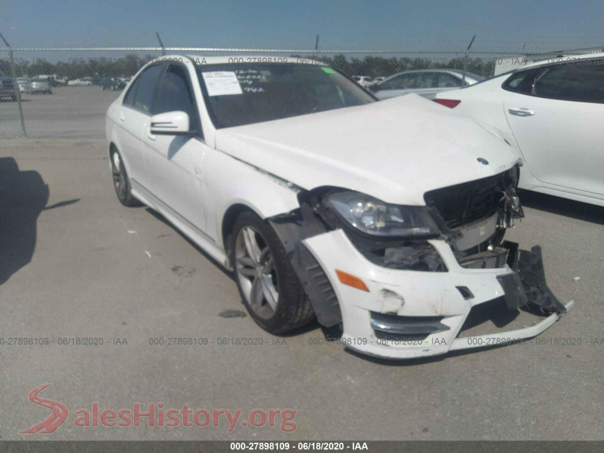 2014 Mercedes-benz C — VIN WDDGF4HB0EA935942