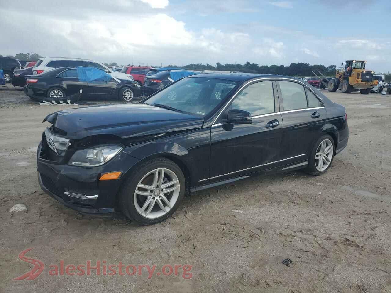 2014 MERCEDES-BENZ C-CLASS — VIN WDDGF4HB0ER309518