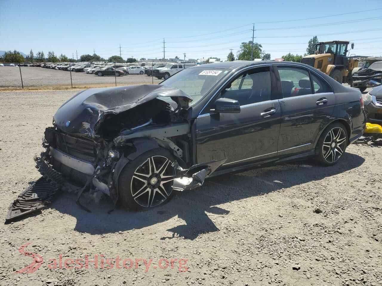 2014 MERCEDES-BENZ C-CLASS — VIN WDDGF4HB0ER318767