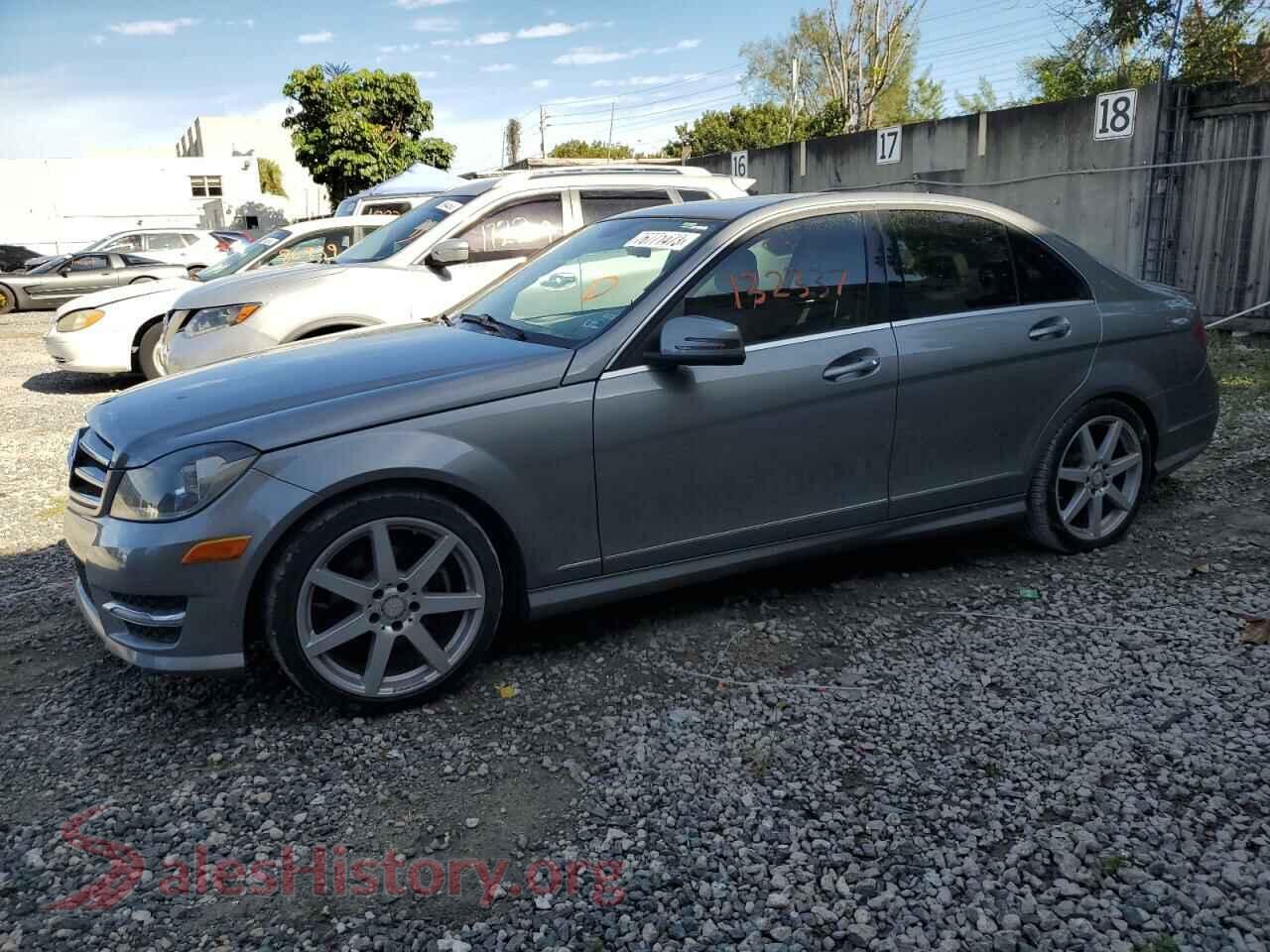 2014 MERCEDES-BENZ C-CLASS — VIN WDDGF4HB1EA927624