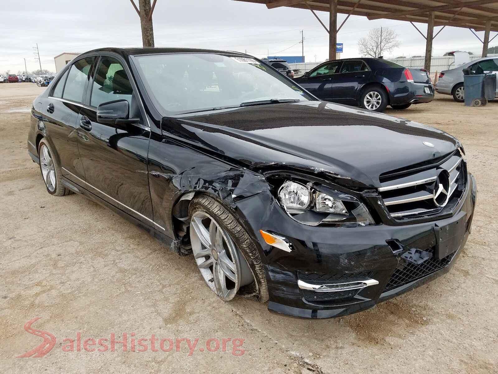 2014 MERCEDES-BENZ C 250 — VIN WDDGF4HB3ER302238
