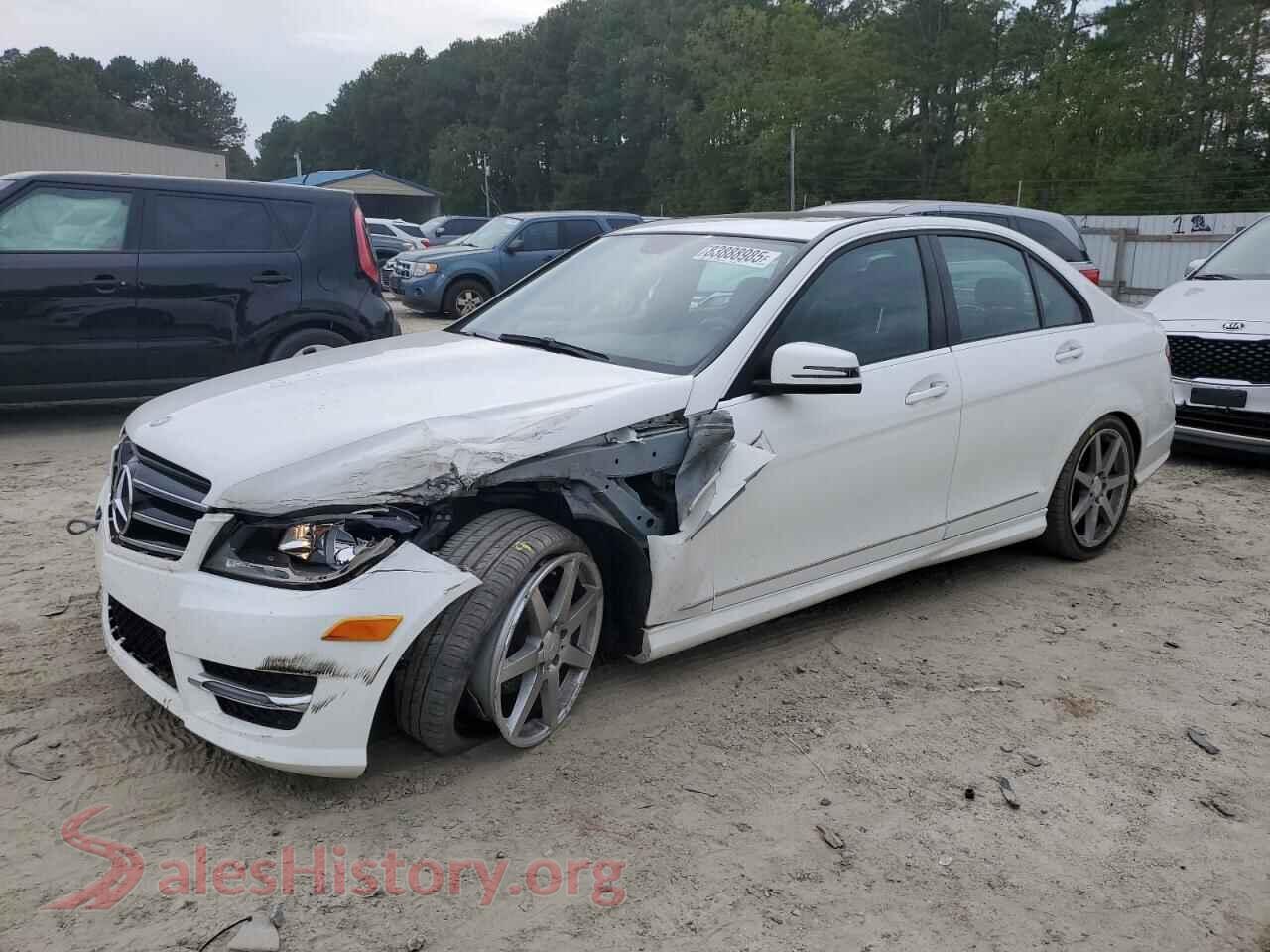 2014 MERCEDES-BENZ C-CLASS — VIN WDDGF4HB4EA964098