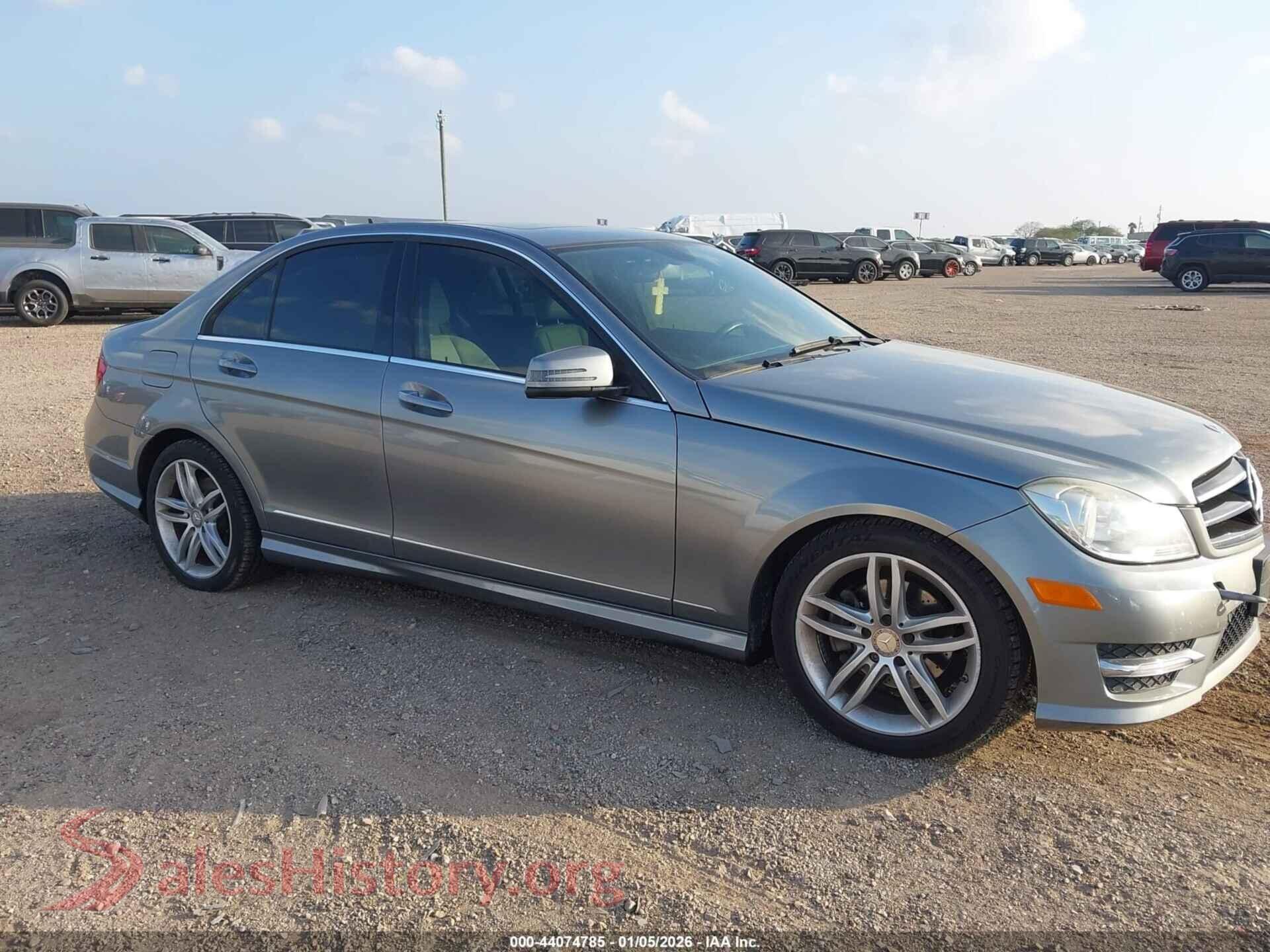 2014 MERCEDES-BENZ C-CLASS — VIN WDDGF4HB5EA960805