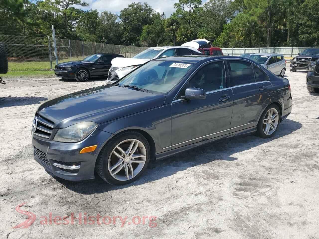 2014 MERCEDES-BENZ C-CLASS — VIN WDDGF4HB5EG235895