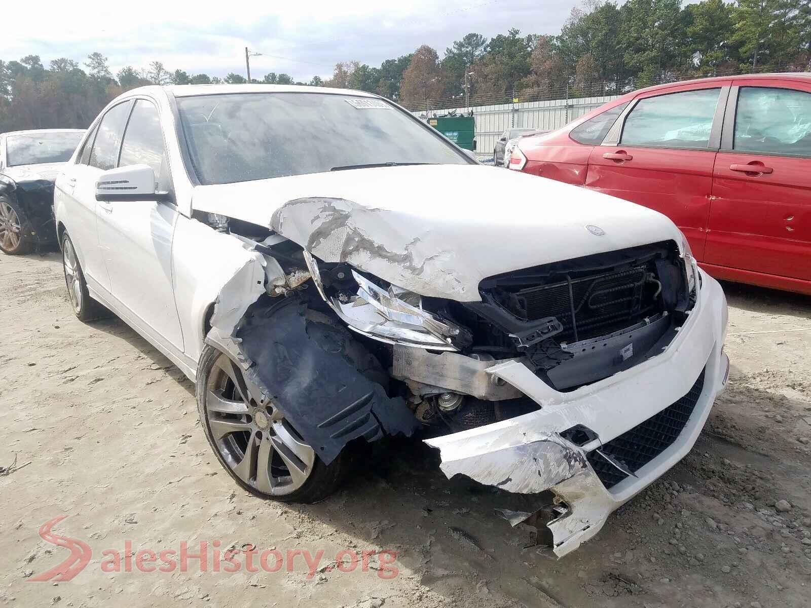 2013 MERCEDES-BENZ C 250 — VIN WDDGF4HB7DA776898