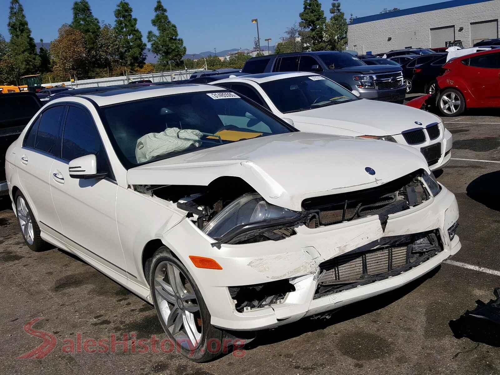 2014 MERCEDES-BENZ C CLASS — VIN WDDGF4HB8EA947255