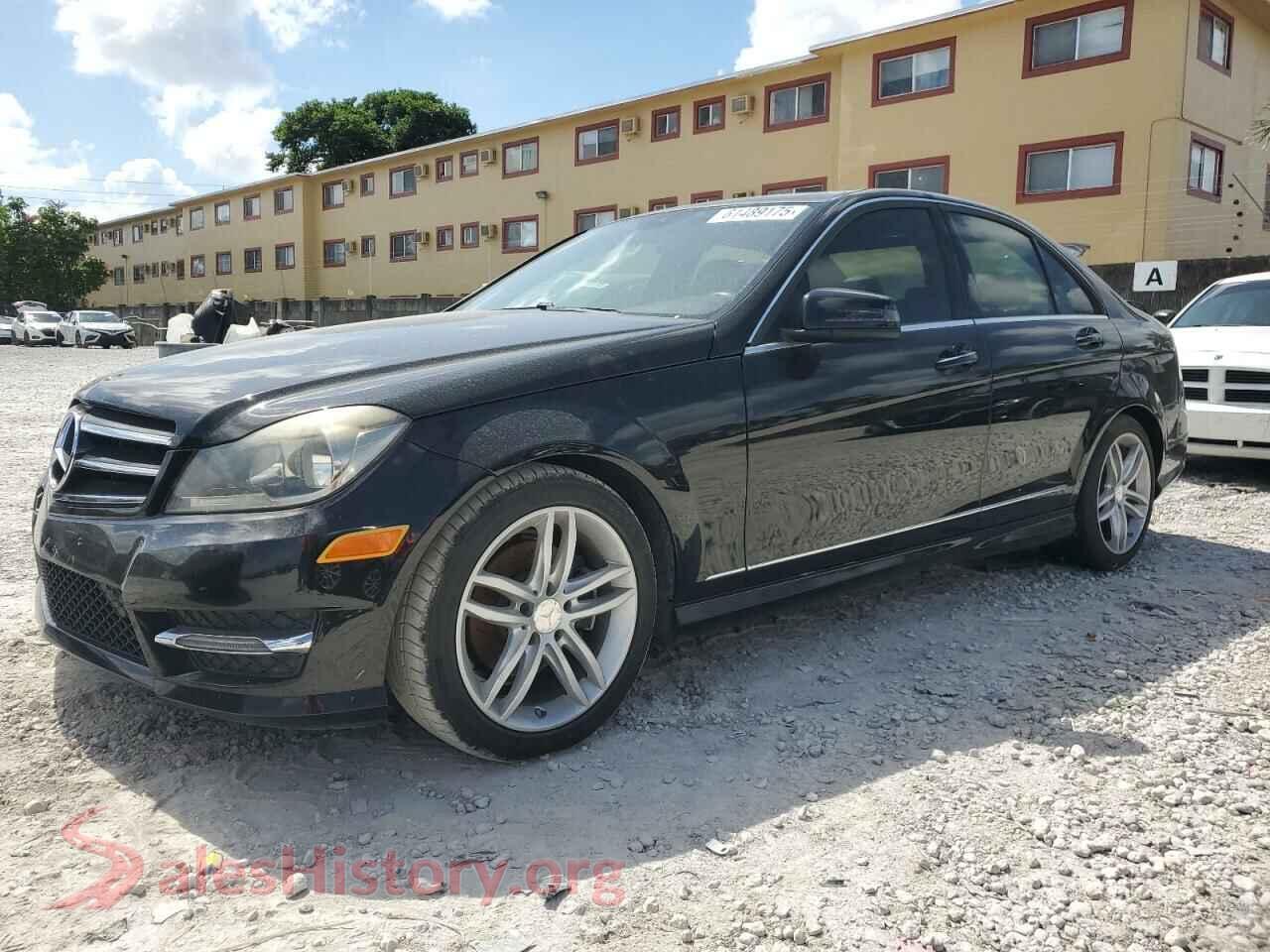 2014 MERCEDES-BENZ C-CLASS — VIN WDDGF4HB8EA947546