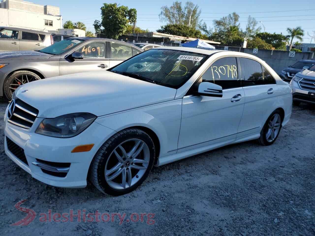 2013 MERCEDES-BENZ C-CLASS — VIN WDDGF4HB9DA864061