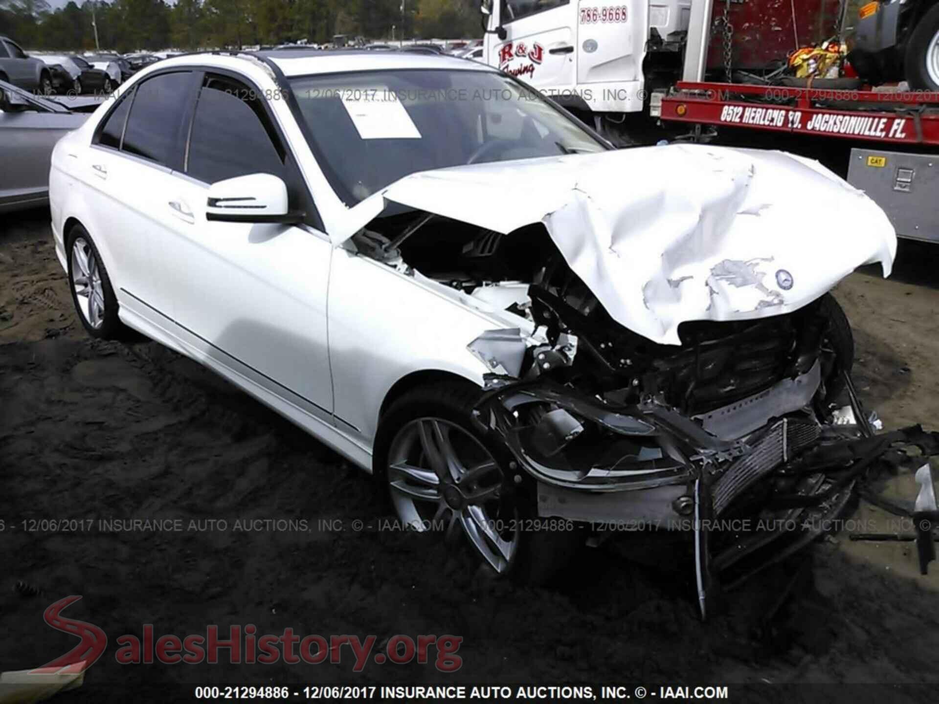 2014 Mercedes-benz C — VIN WDDGF4HB9EA957258