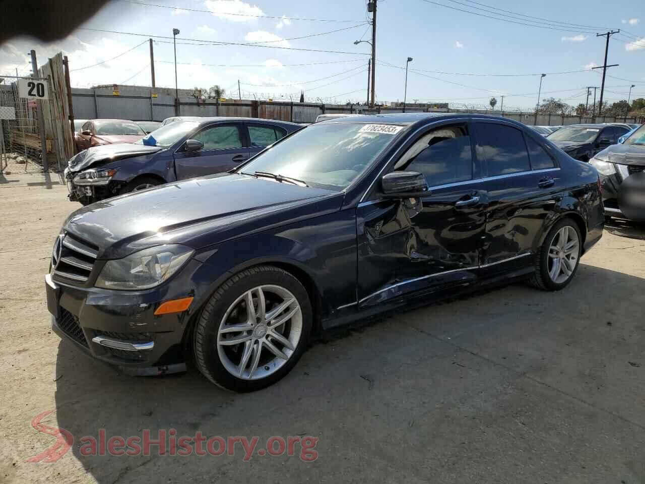 2014 MERCEDES-BENZ C-CLASS — VIN WDDGF4HB9ER308092