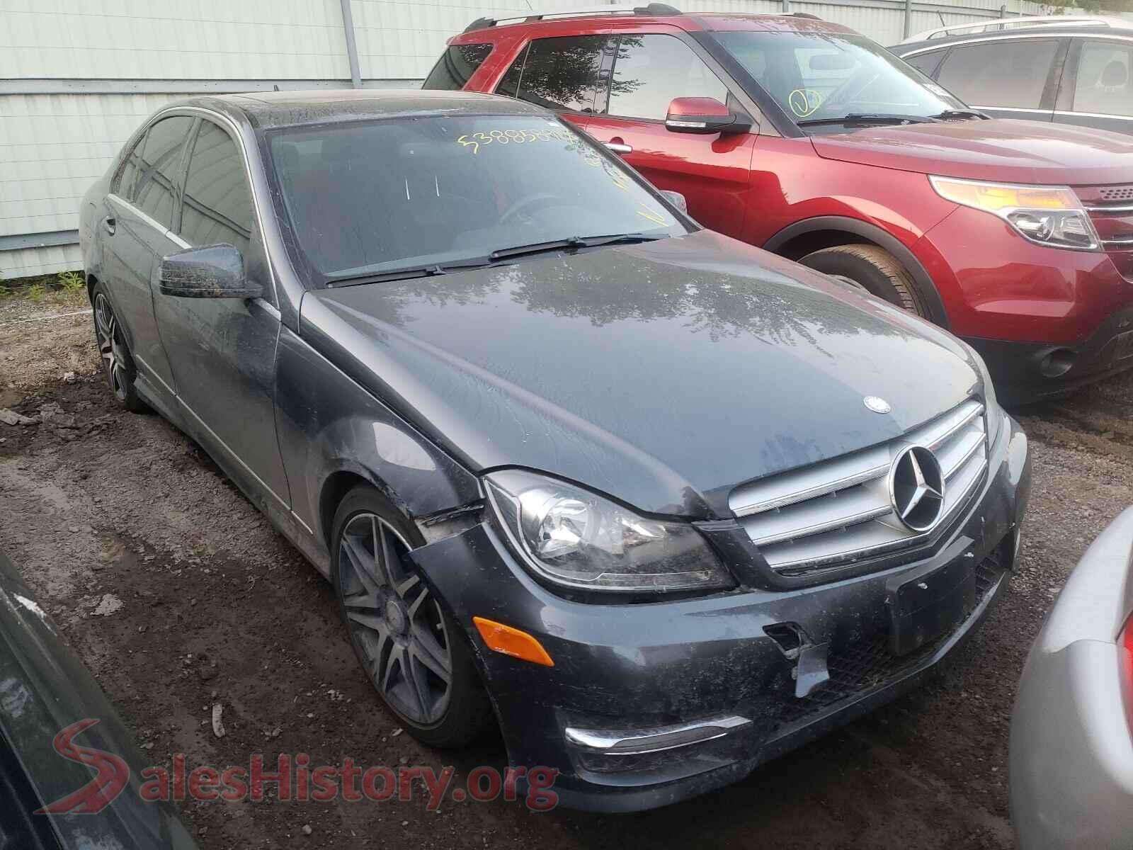 2013 MERCEDES-BENZ C-CLASS — VIN WDDGF5HB8DA813656