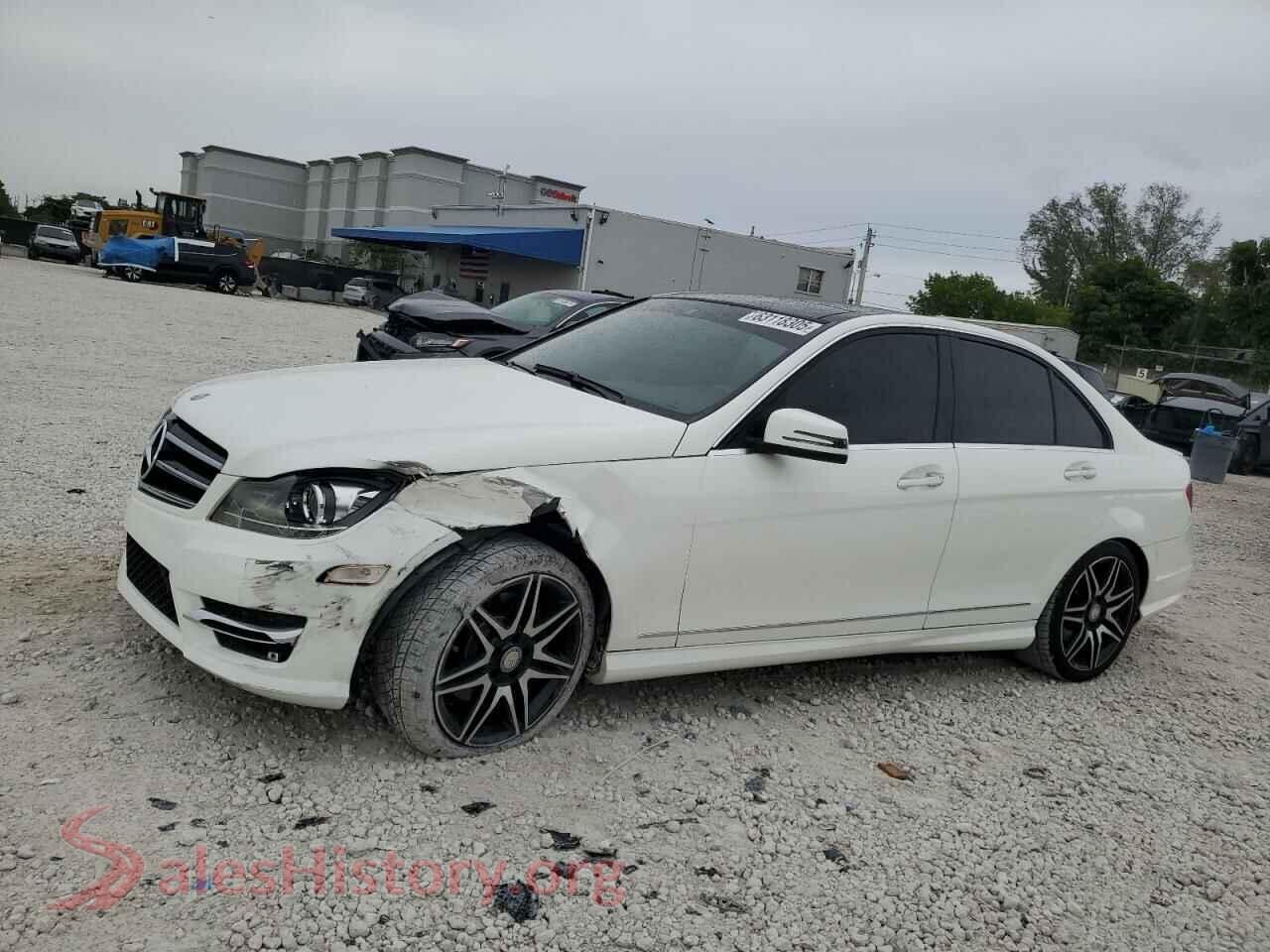2014 MERCEDES-BENZ C-CLASS — VIN WDDGF5HB8EA946418