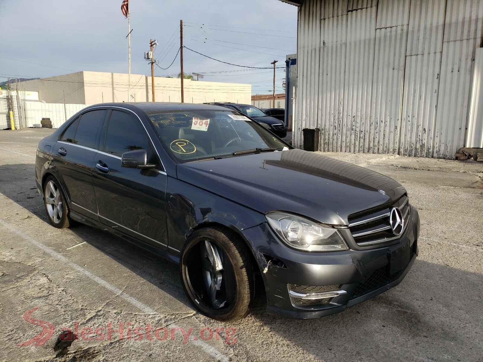 2014 MERCEDES-BENZ C CLASS — VIN WDDGF5HB8EA955782