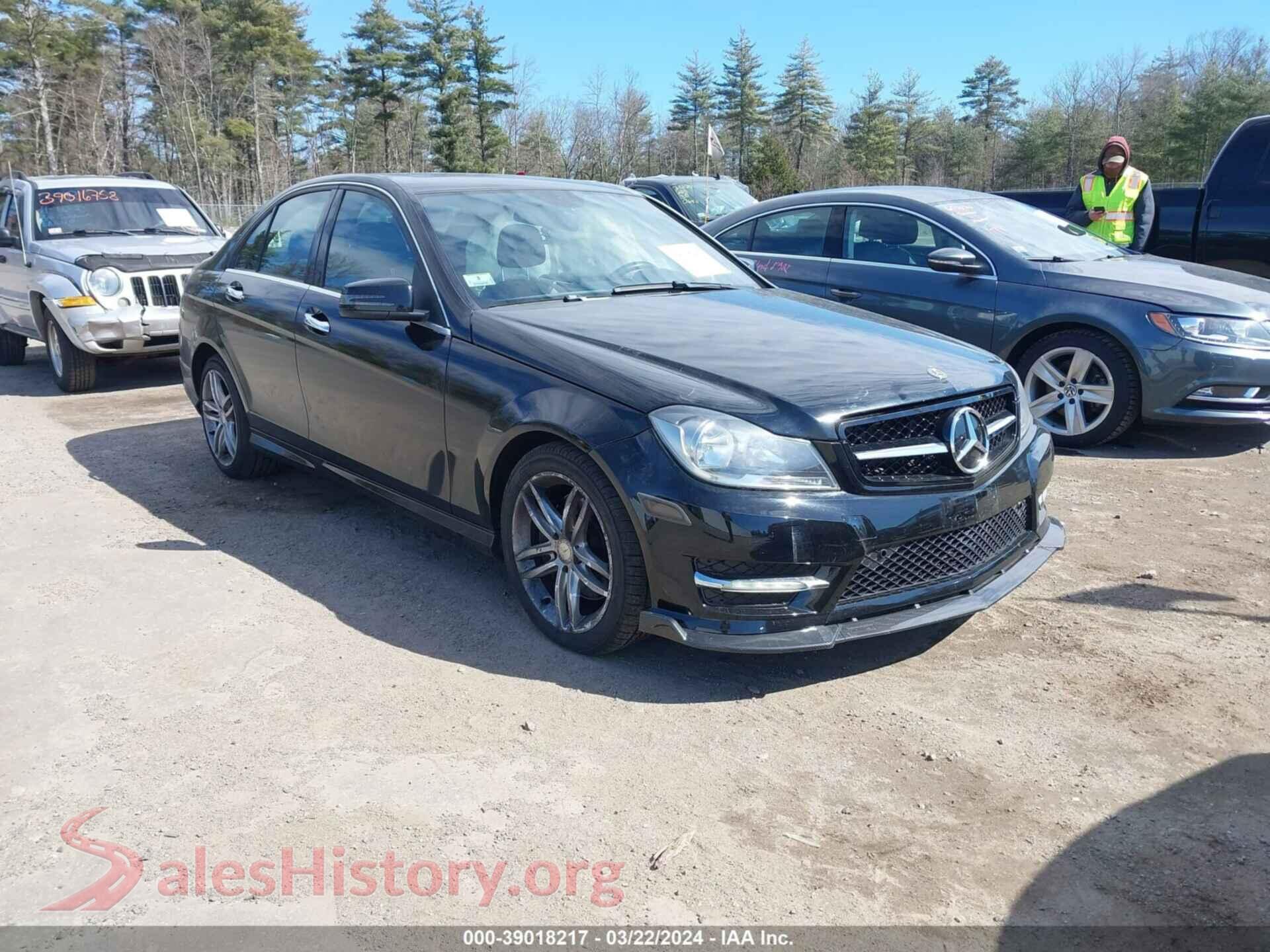 2014 MERCEDES-BENZ C 300 — VIN WDDGF8AB0ER305454