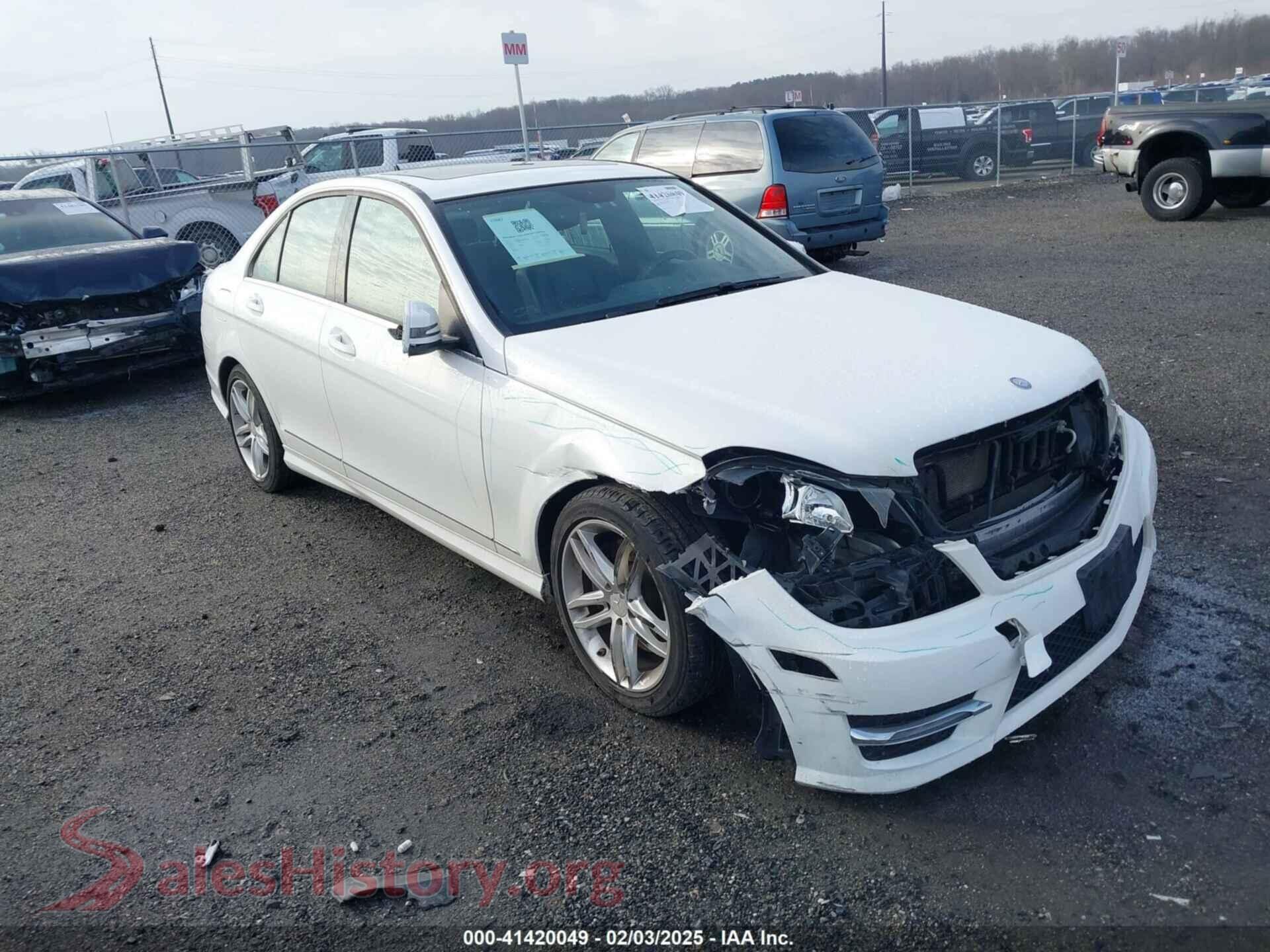 2014 MERCEDES-BENZ C 300 — VIN WDDGF8AB0ER316728